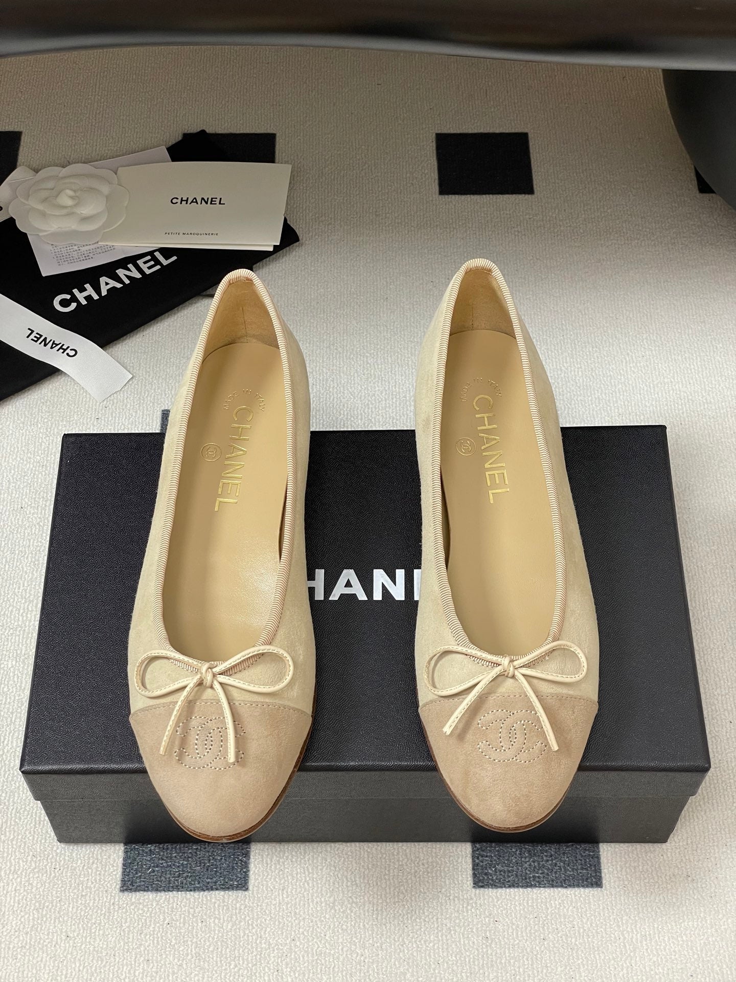 CC 25 Ballet Flat Beige Suede 393997