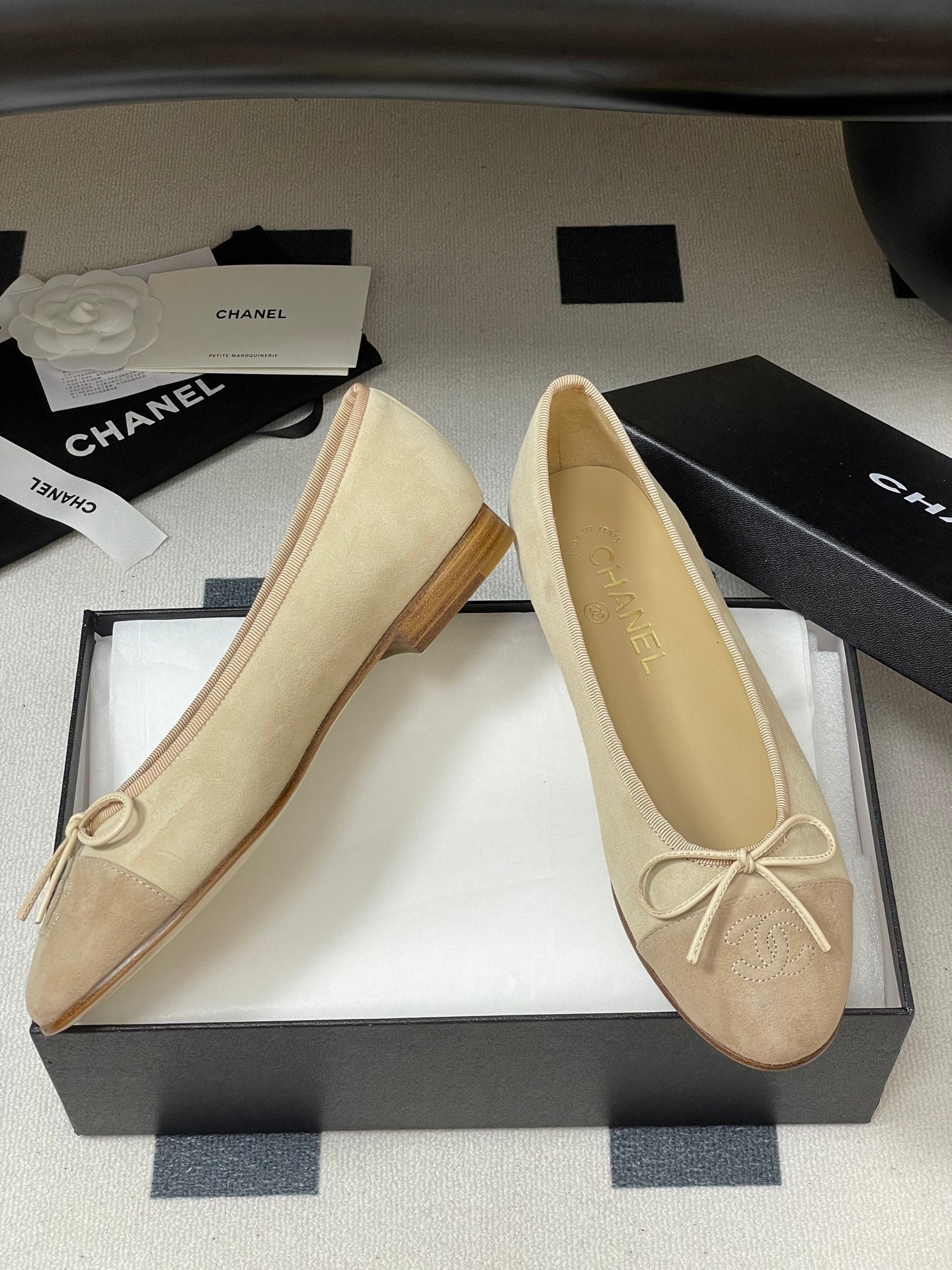 CC 25 Ballet Flat Beige Suede 393997
