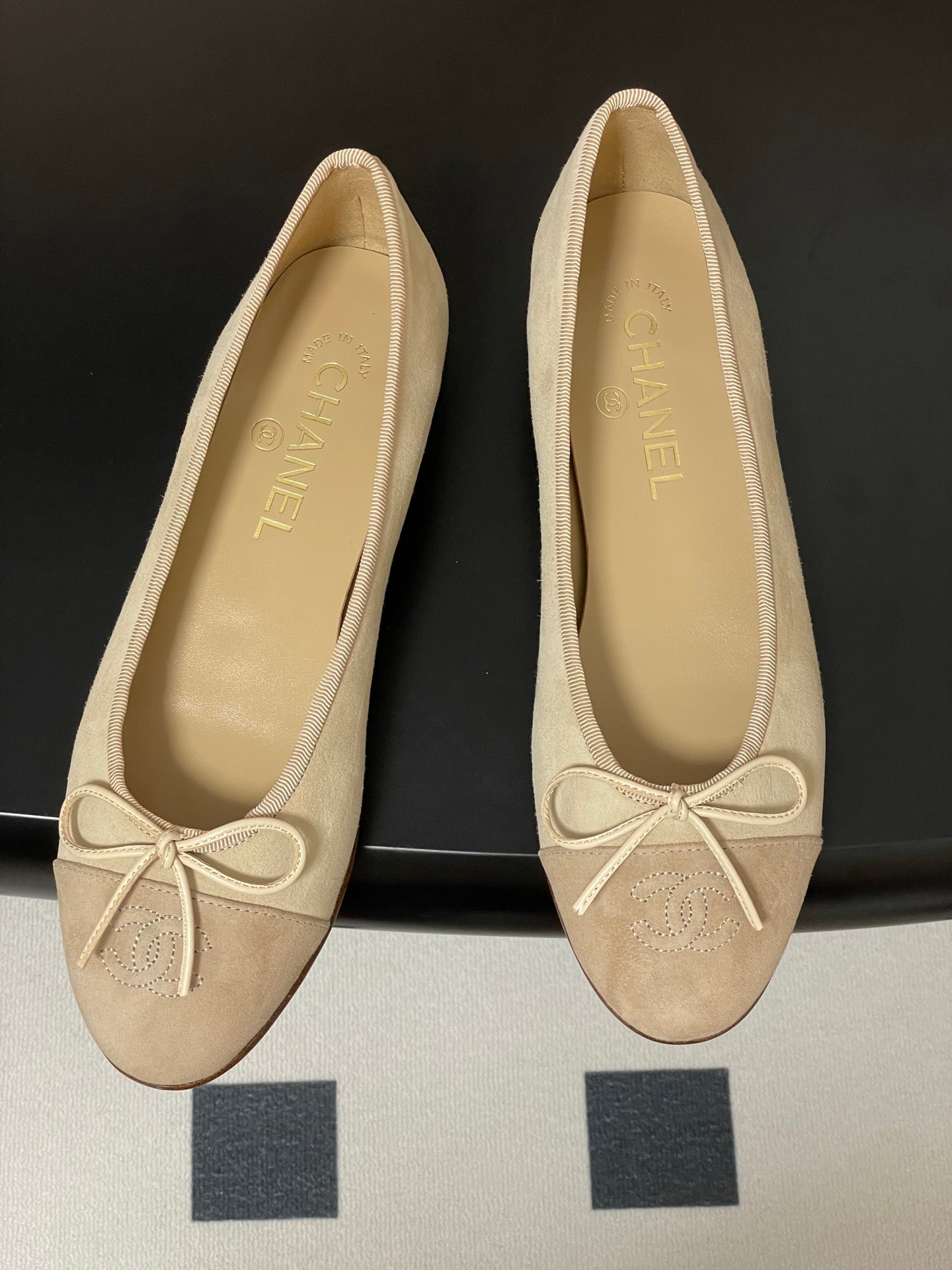 CC 25 Ballet Flat Beige Suede 393997