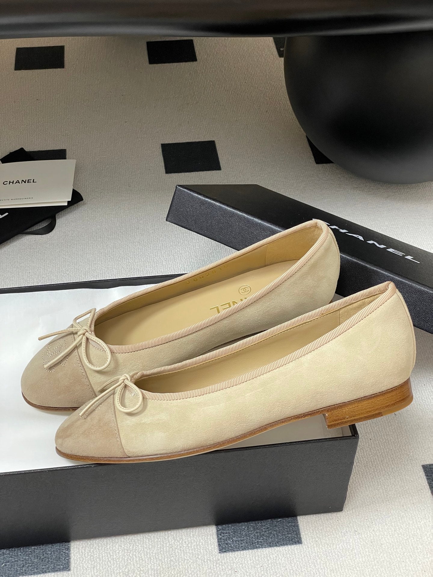 CC 25 Ballet Flat Beige Suede 393997