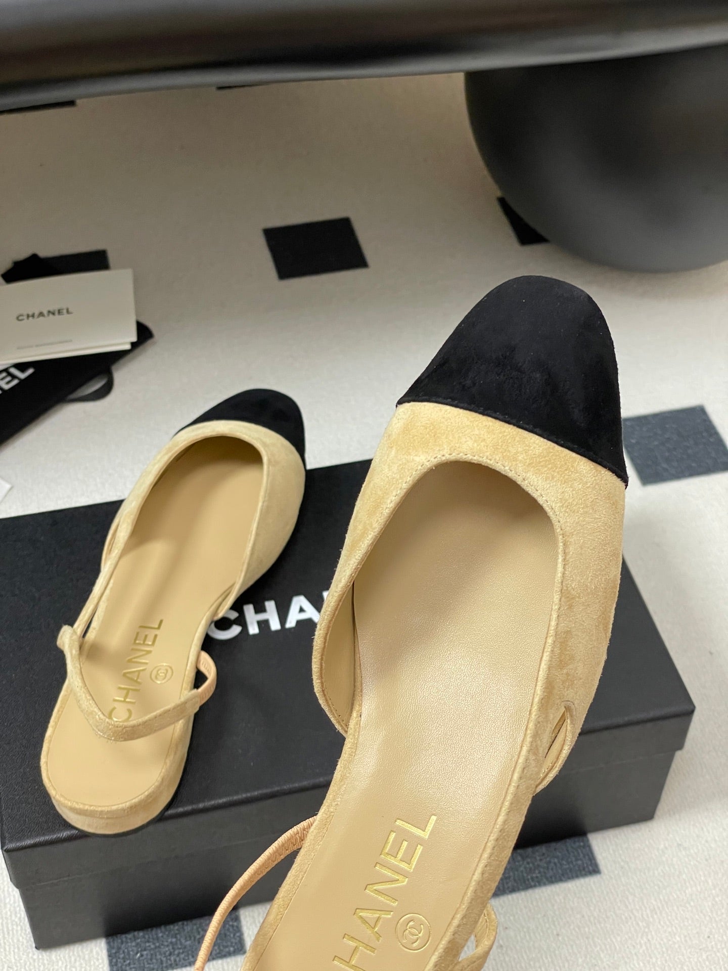 CC 25 SlingBack Flat 20mm Beige Black Suede 393995