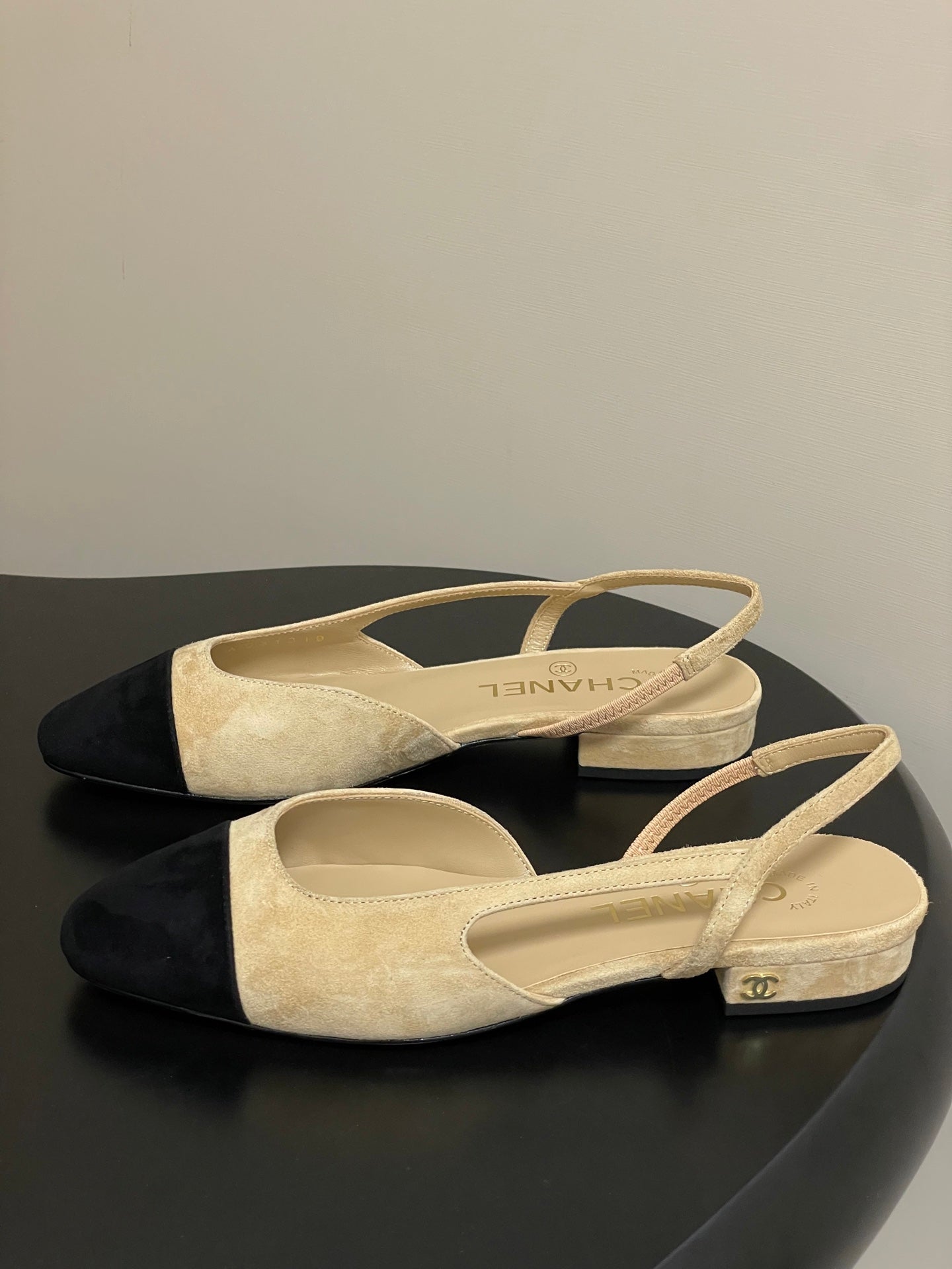 CC 25 SlingBack Flat 20mm Beige Black Suede 393995