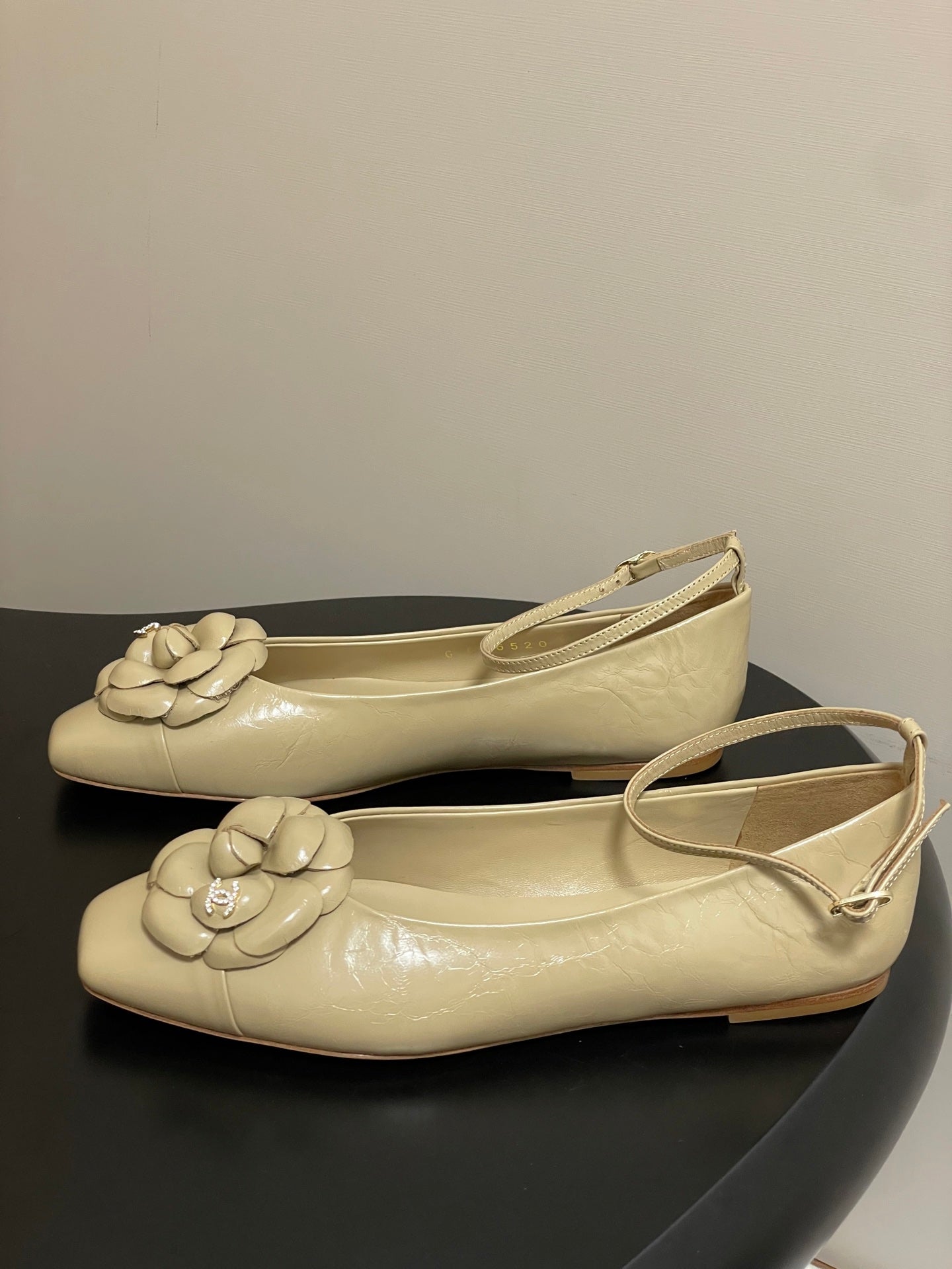 CC 25s Métiers d’art Ballet flats 10mm Beige Cowhide 413307