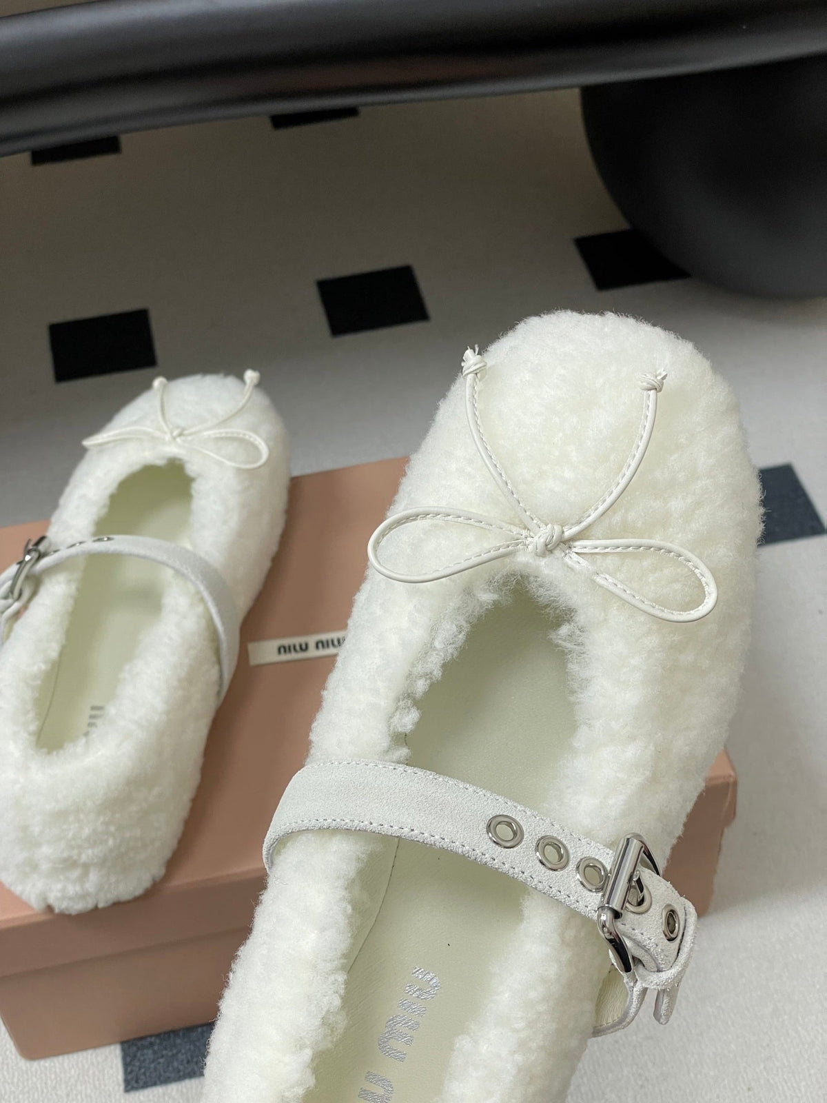 MM 26s Mary Jane Flats 1cm White Shearling 151127