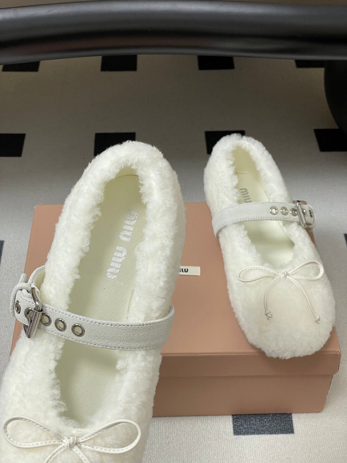 MM 26s Mary Jane Flats 1cm White Shearling 151127