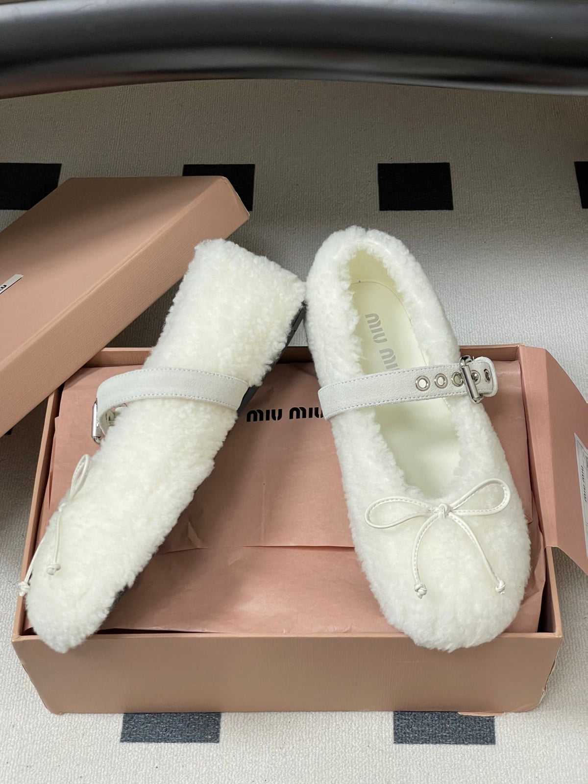 MM 26s Mary Jane Flats 1cm White Shearling 151127
