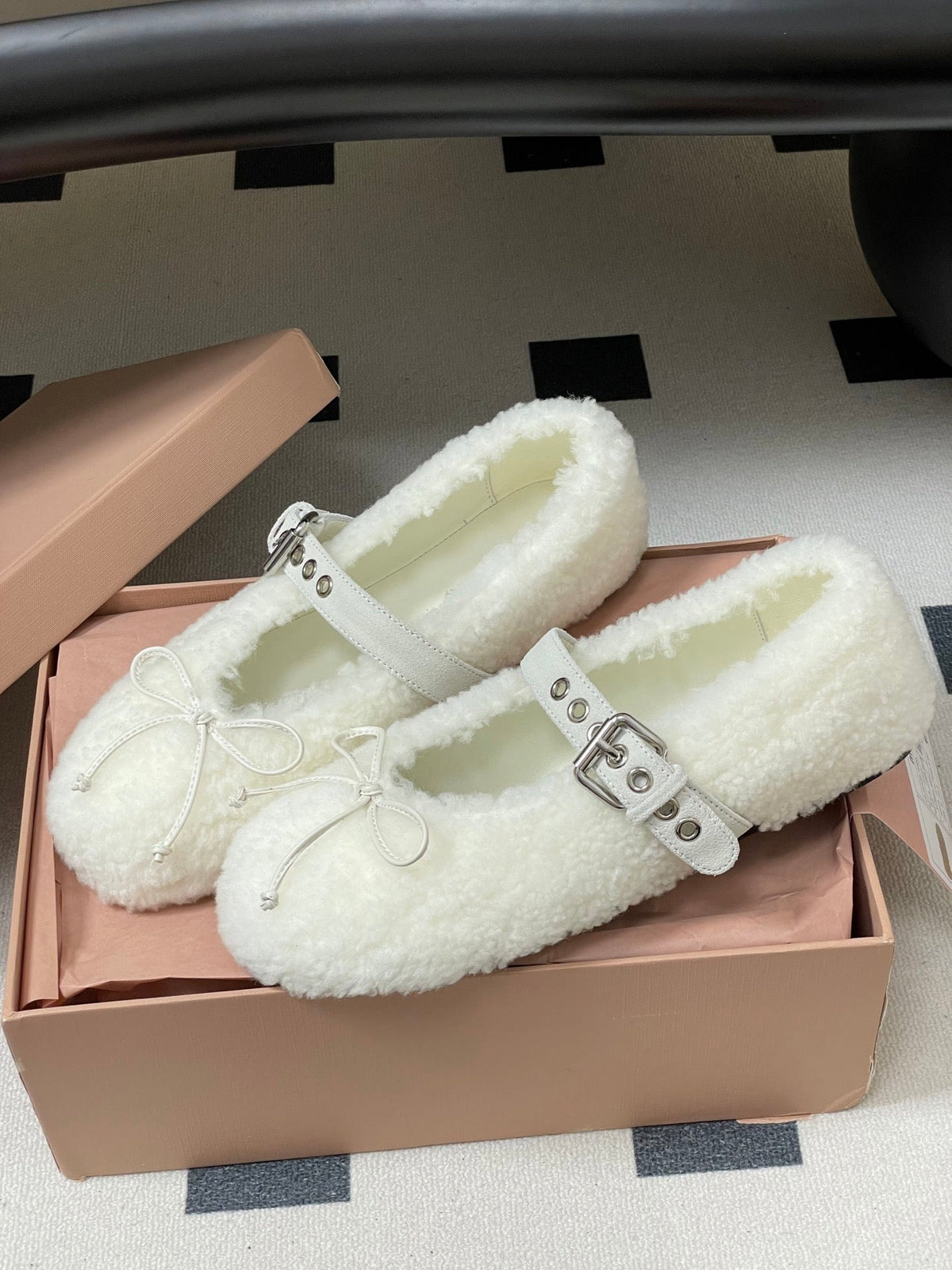 MM 26s Mary Jane Flats 1cm White Shearling 151127