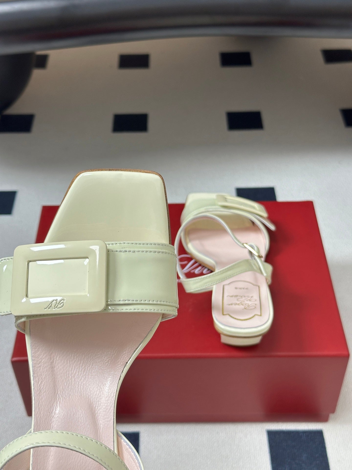 Roger Vivier Belle Vivier Sandals Cream Patent Leather 835127