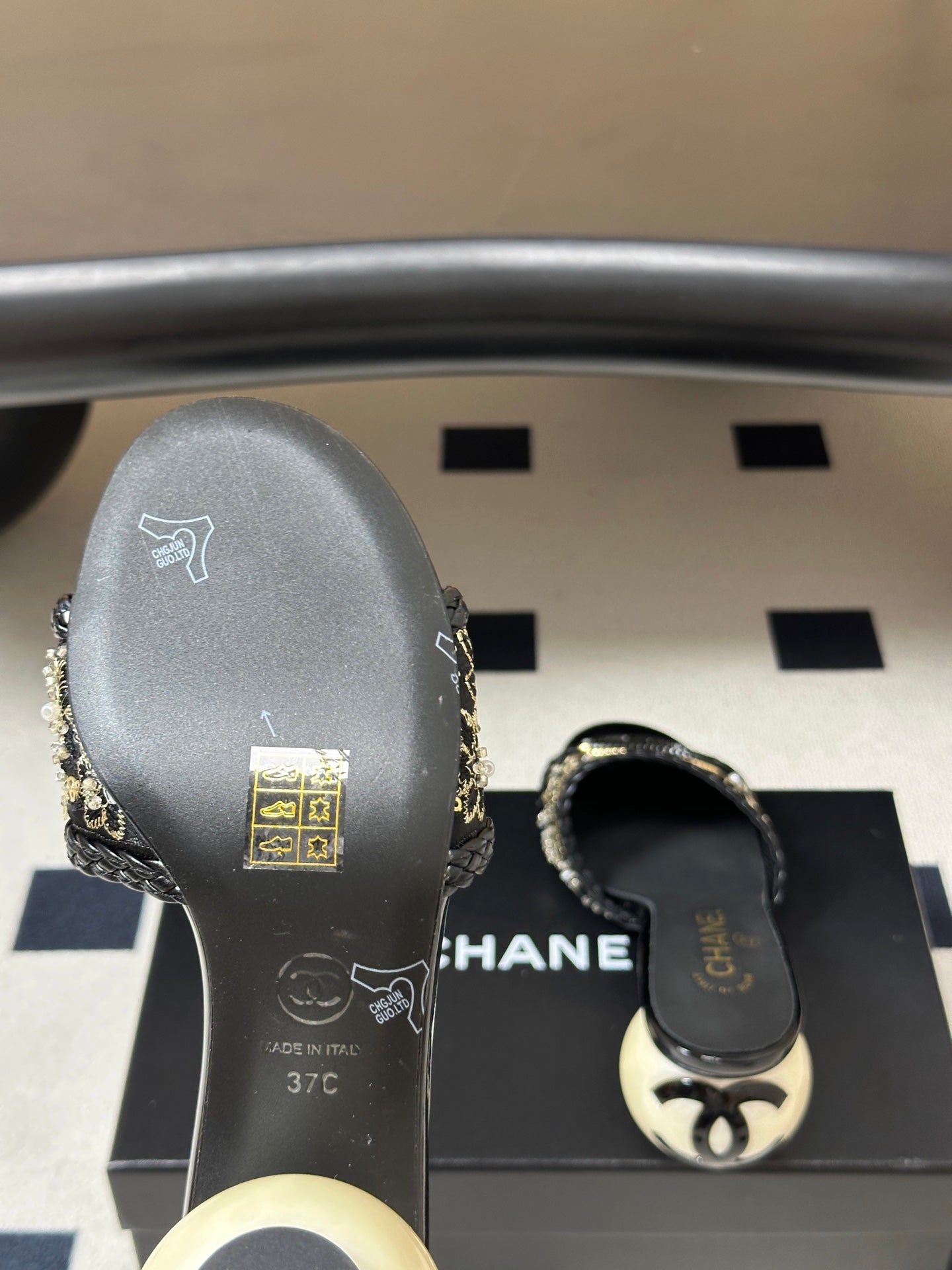 CC 26s Giant Pearl Heel Sandals Black Patent Leather Fabric 933131