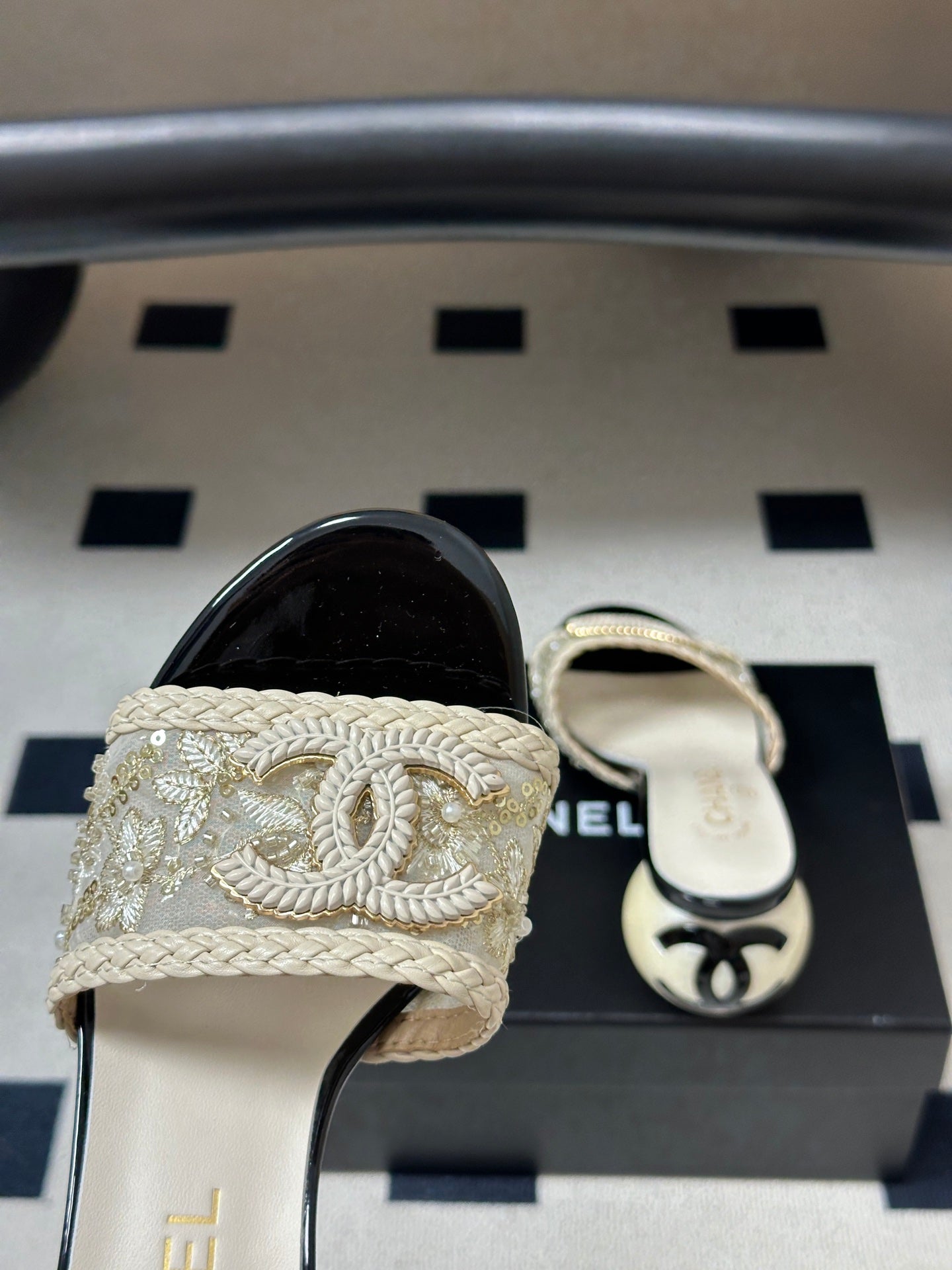 CC 26s Giant Pearl Heel Sandals Cream Black Patent Leather Fabric 933133