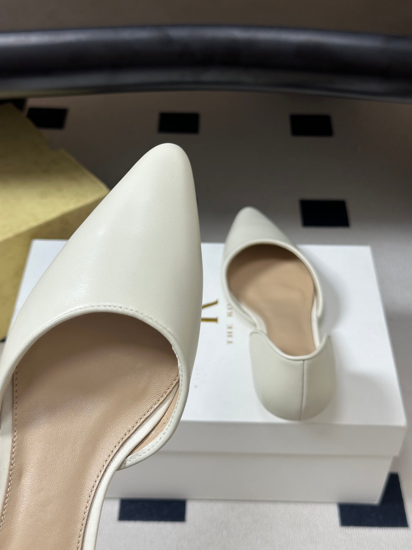 The Row Liisa Kitten D'orsay Pumps Cream Leather 934137