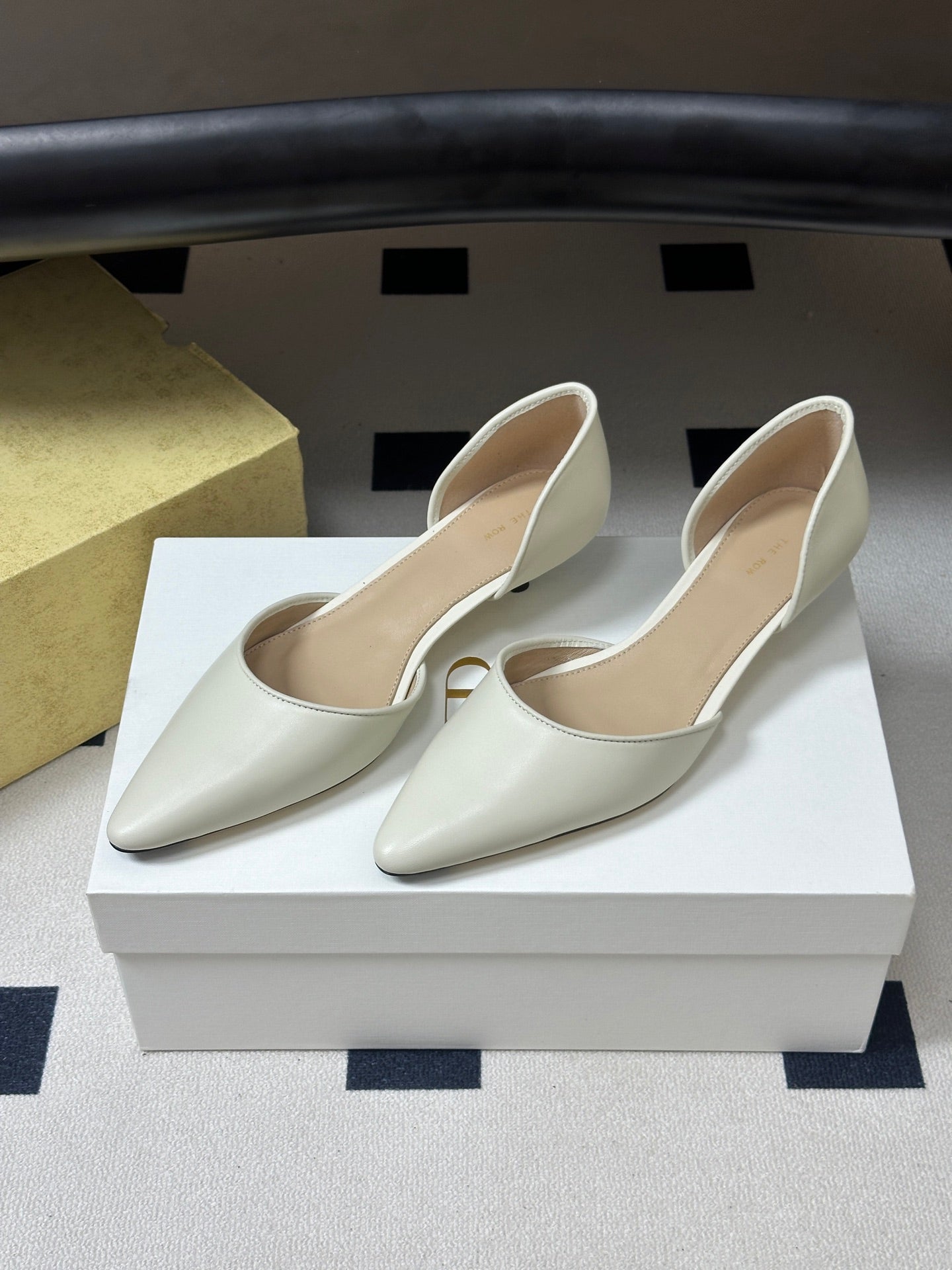The Row Liisa Kitten D'orsay Pumps Cream Leather 934137