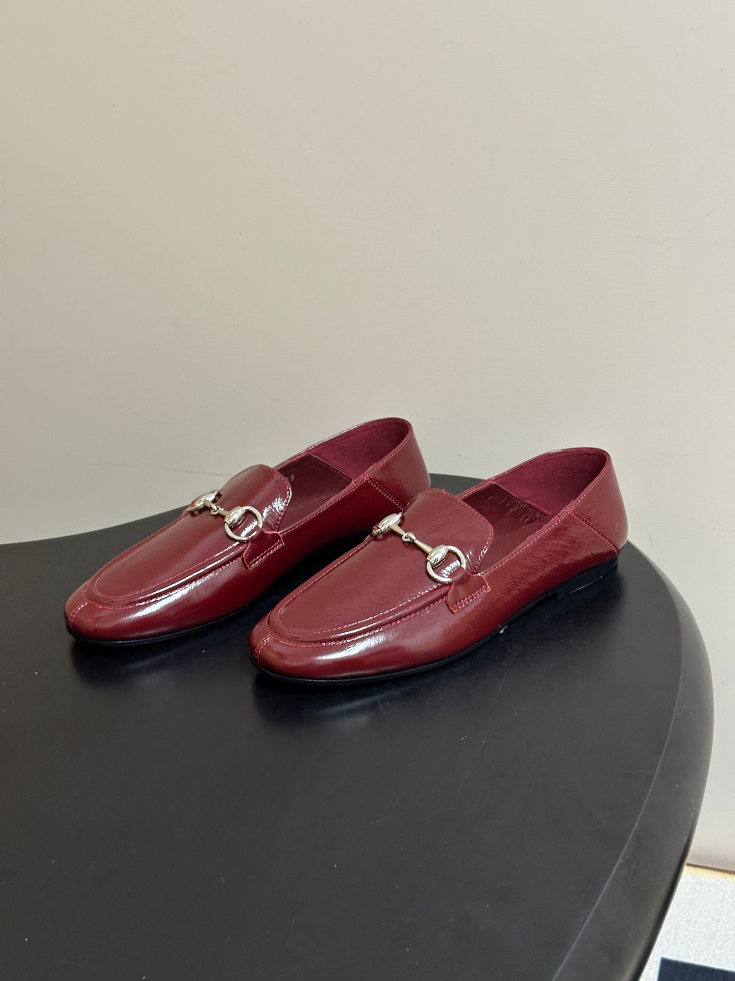 GG 26s Horsebit Loafers Flat Burgundy Glossy Leather 952565
