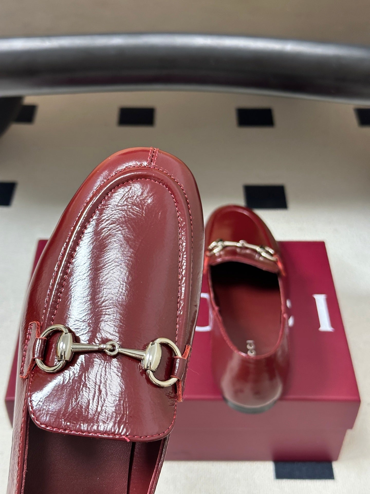 GG 26s Horsebit Loafers Flat Burgundy Glossy Leather 952565