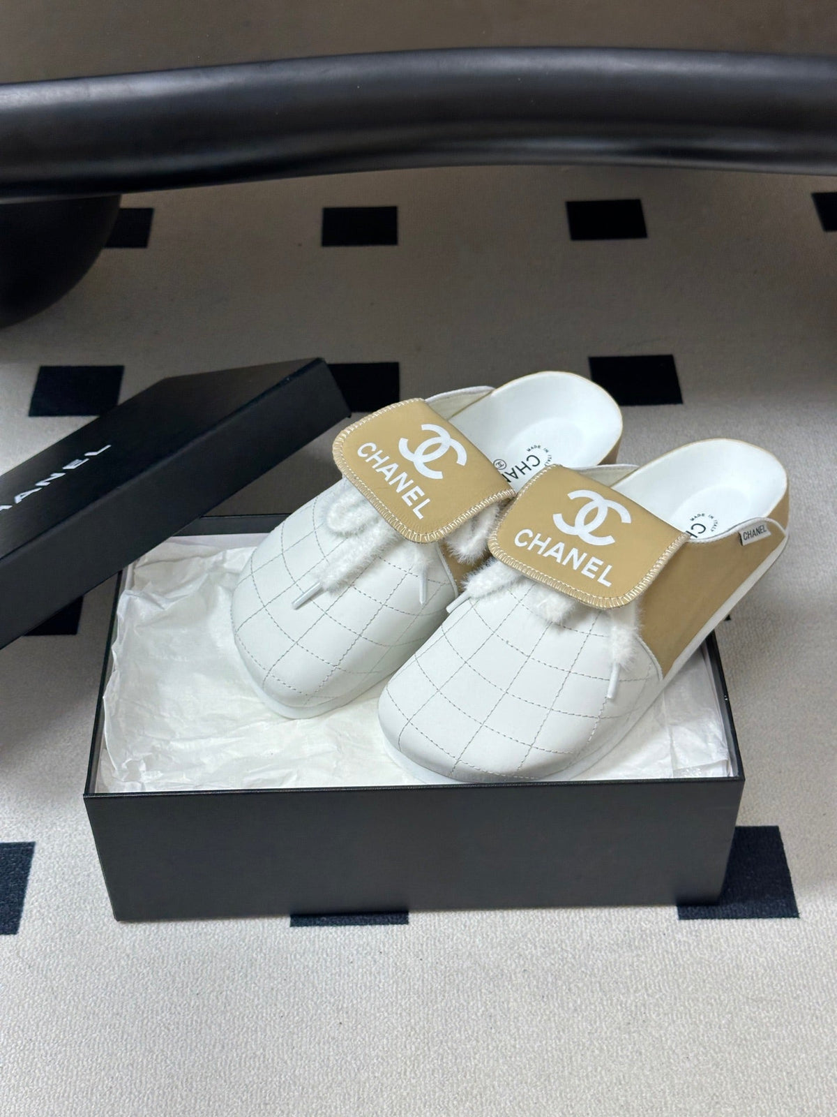 CC 26s Mules Beige White Quilted Leather Shearing 952552
