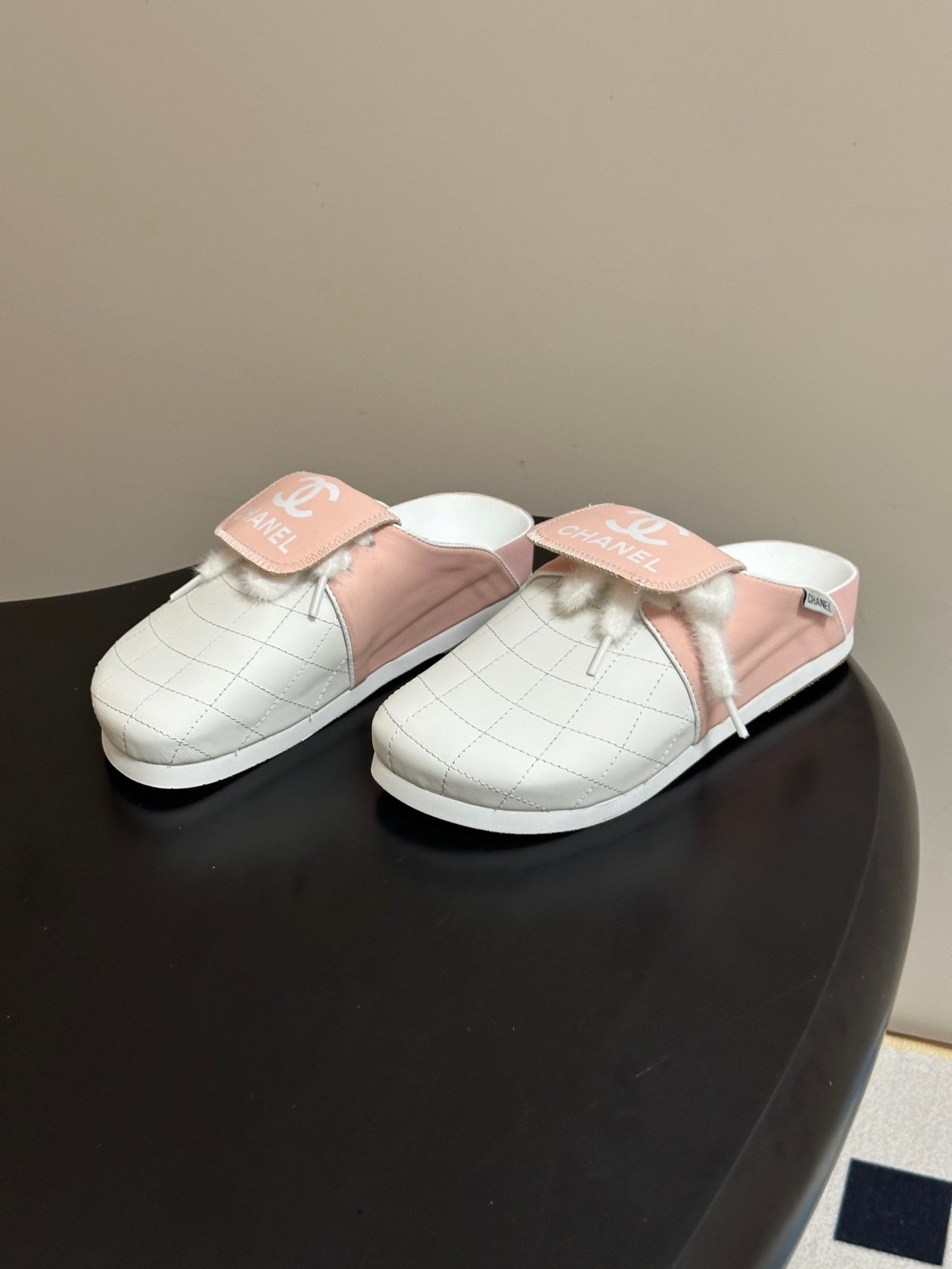 CC 26s Mules Light Pink White Quilted Leather Shearing 952553