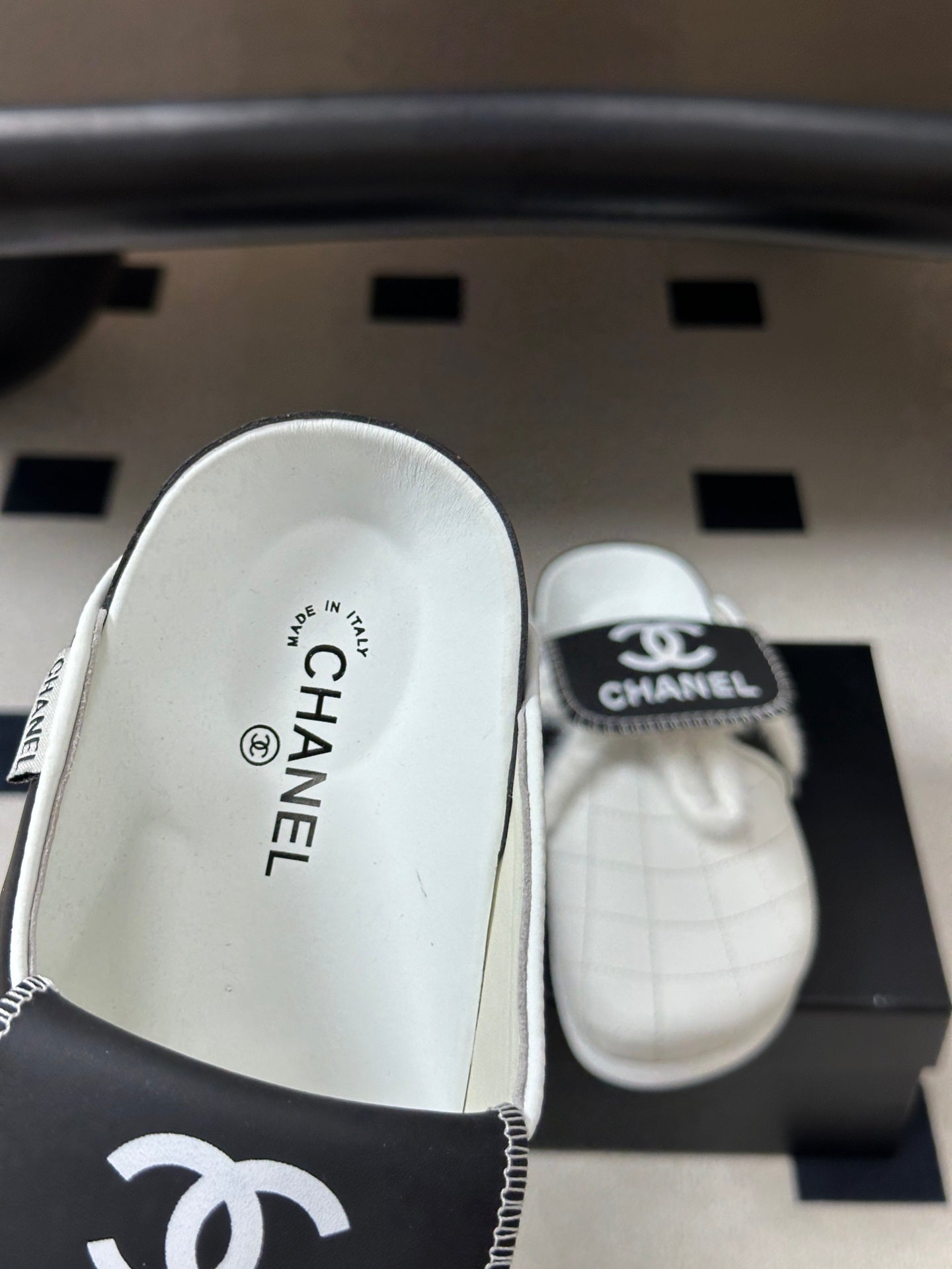 CC 26s Mules Black White Quilted Leather Shearing 952555