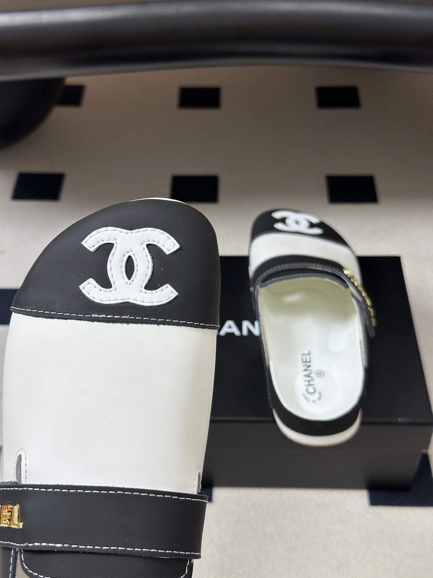 CC 26s Pool Slides Black White Lambskin 952559