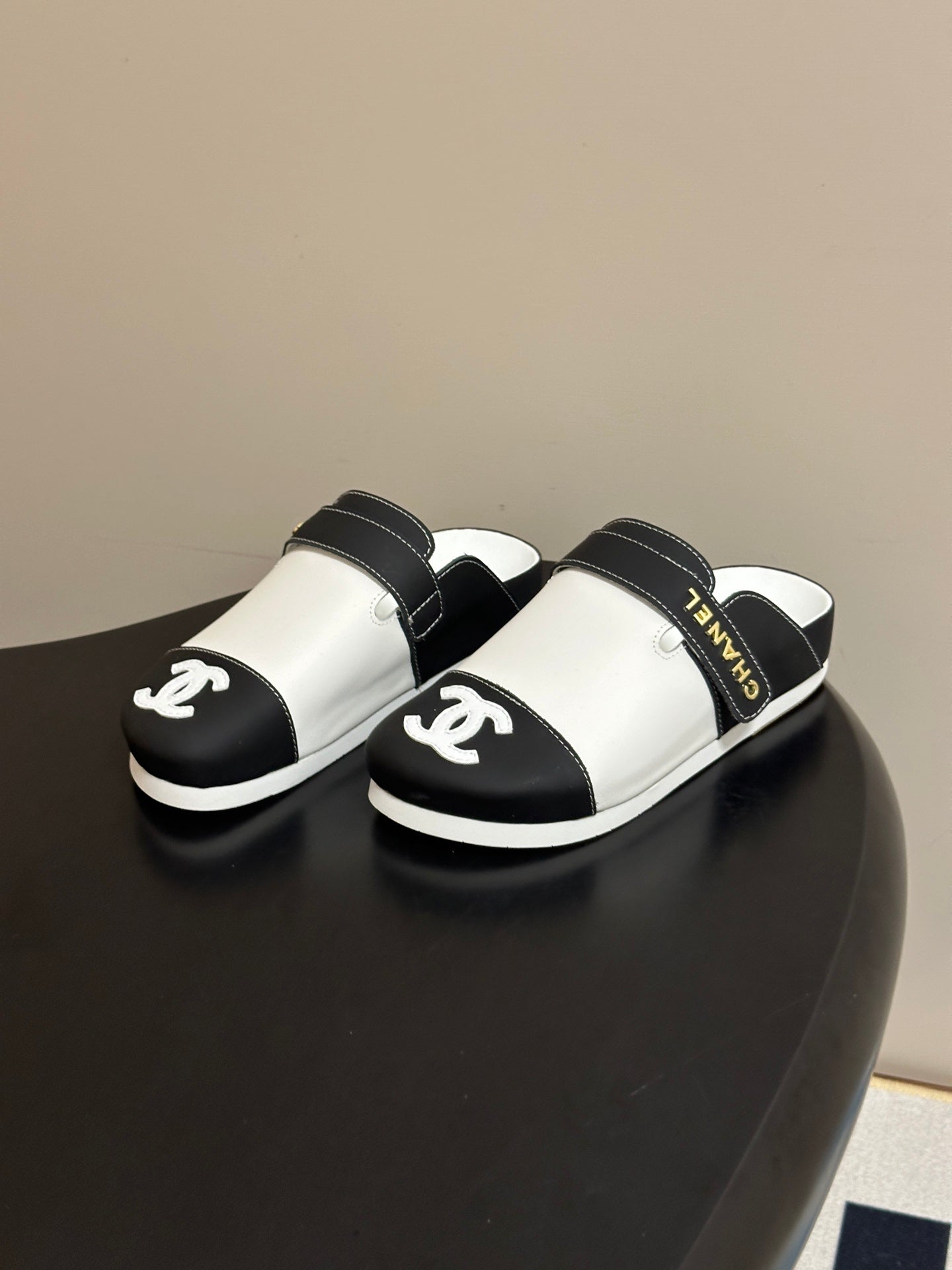 CC 26s Pool Slides Black White Lambskin 952559