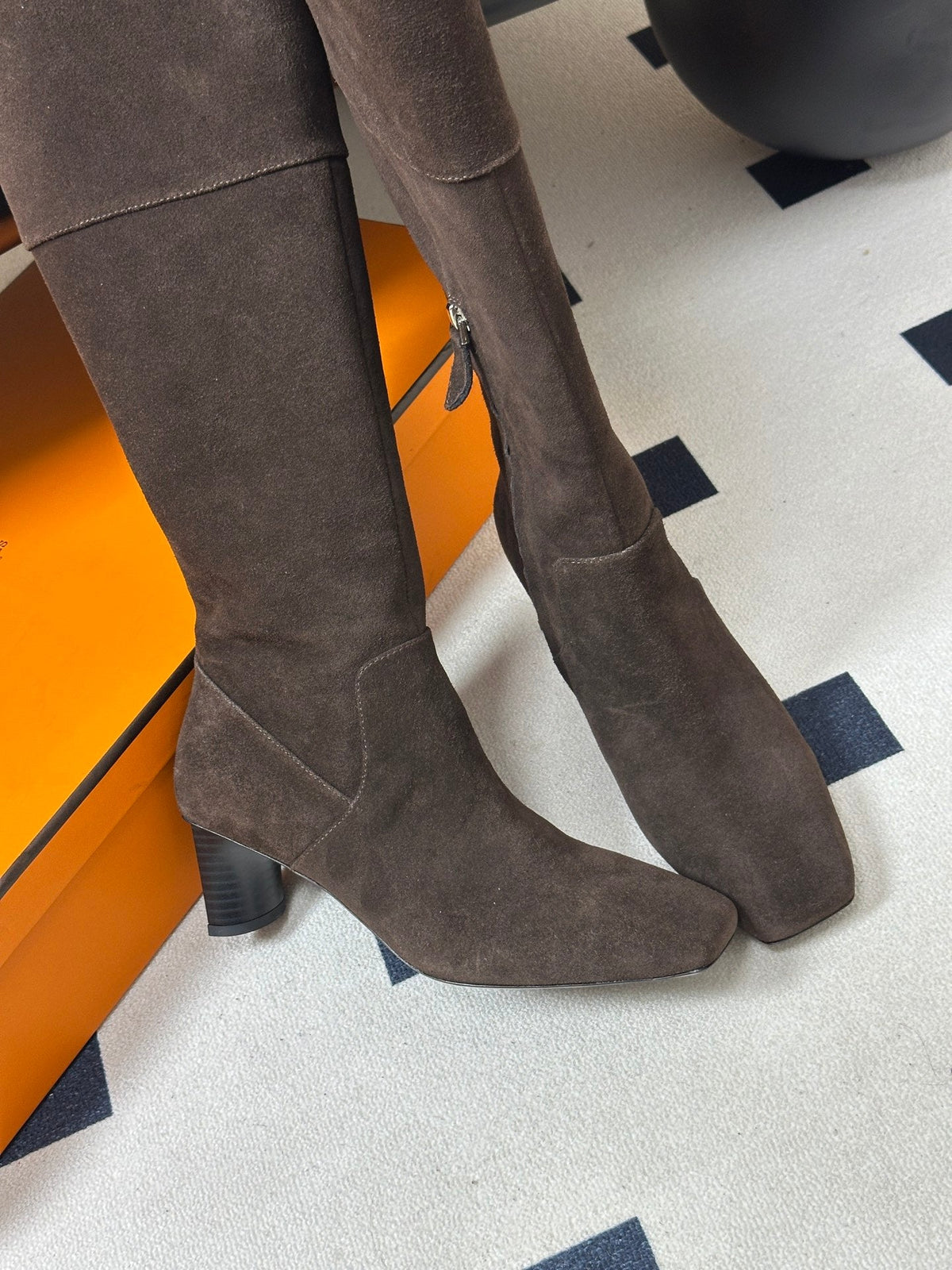HM 26s Square-Toe Knee-High Boots 5.5cm Ebène Suede 150019
