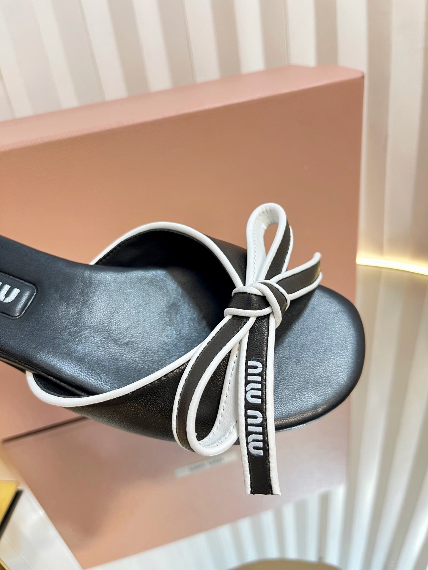 Miu Slides Sandals In Black With White Border Calfskin Bow In Trap