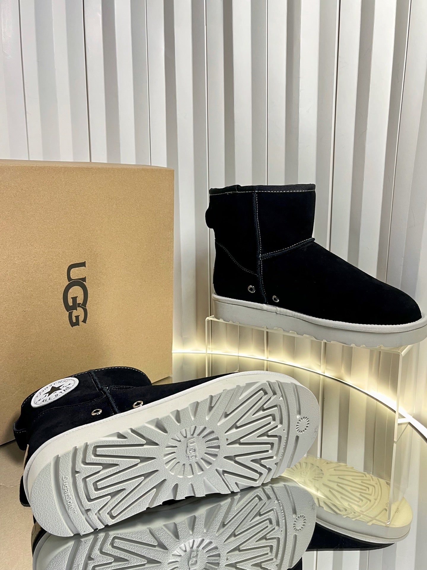 UGG x Converse Boots Black Suede 548552