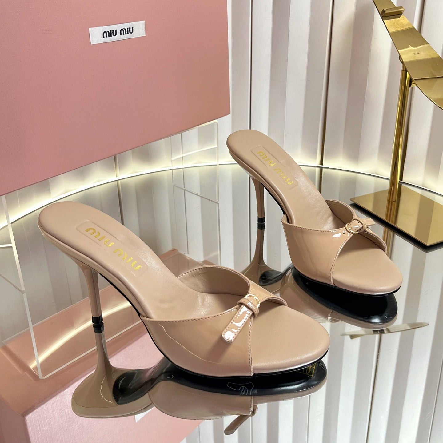 Miu Buckle Mules 75mm Beige Patent Leather 880202