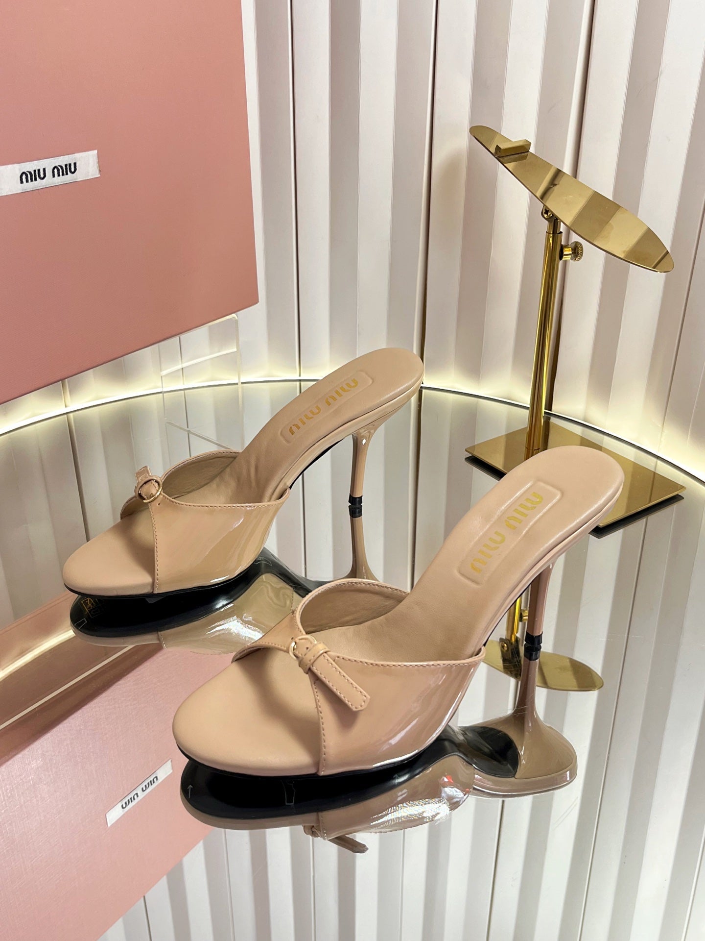 Miu Buckle Mules 75mm Beige Patent Leather 880202