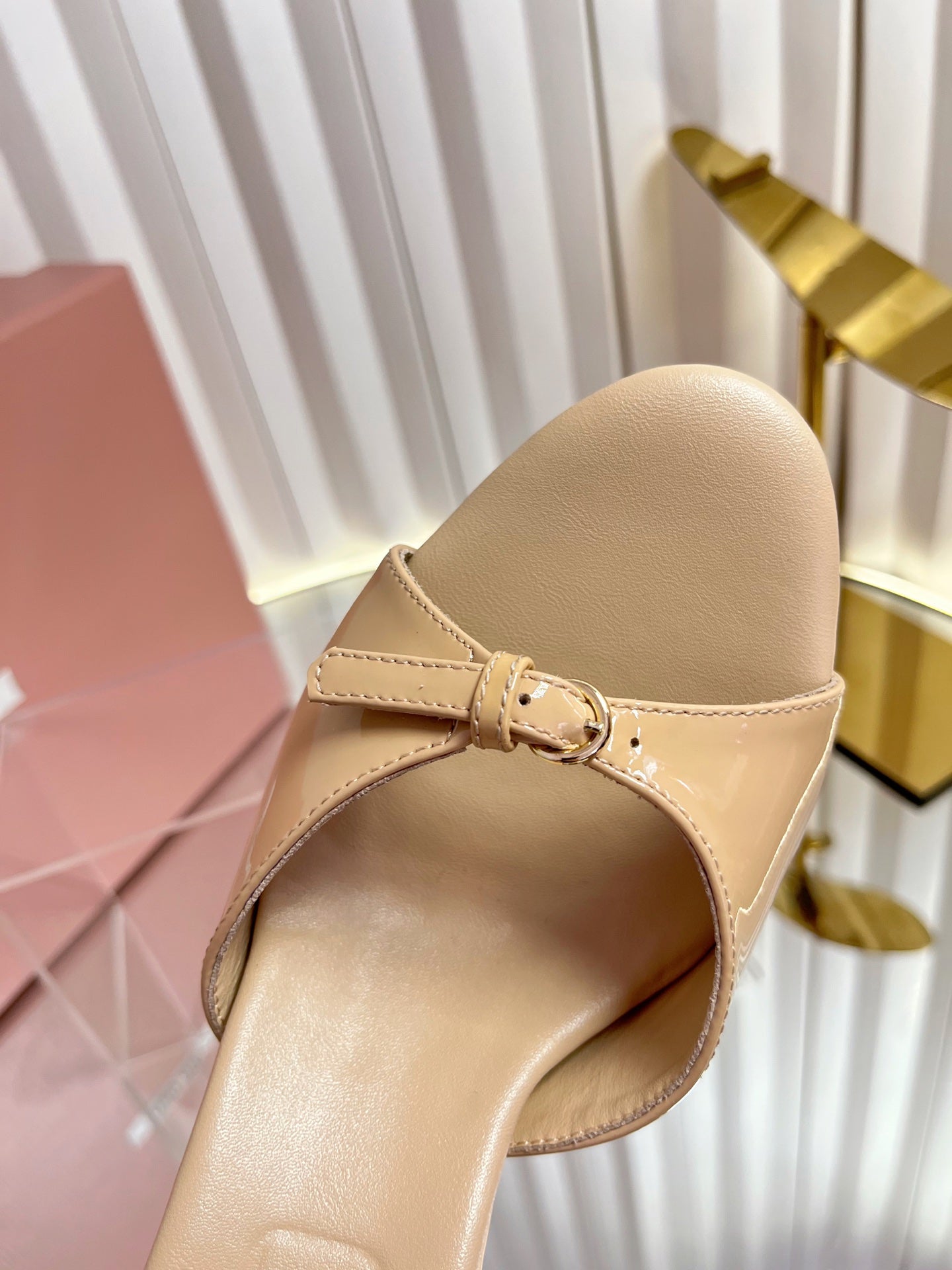 Miu Buckle Mules 75mm Beige Patent Leather 880202