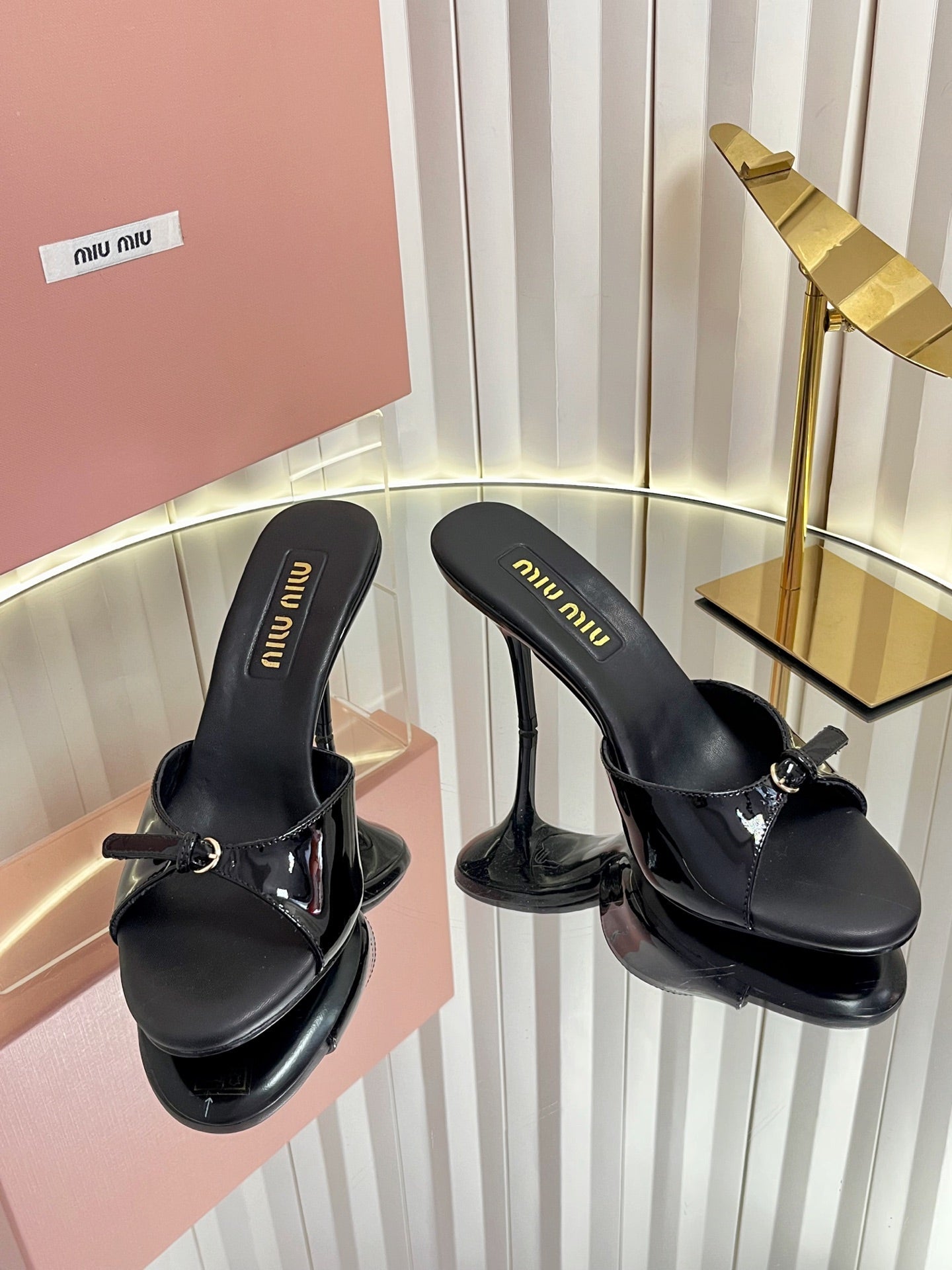 Miu Buckle Mules 8.5cm Black Patent Leather 880205