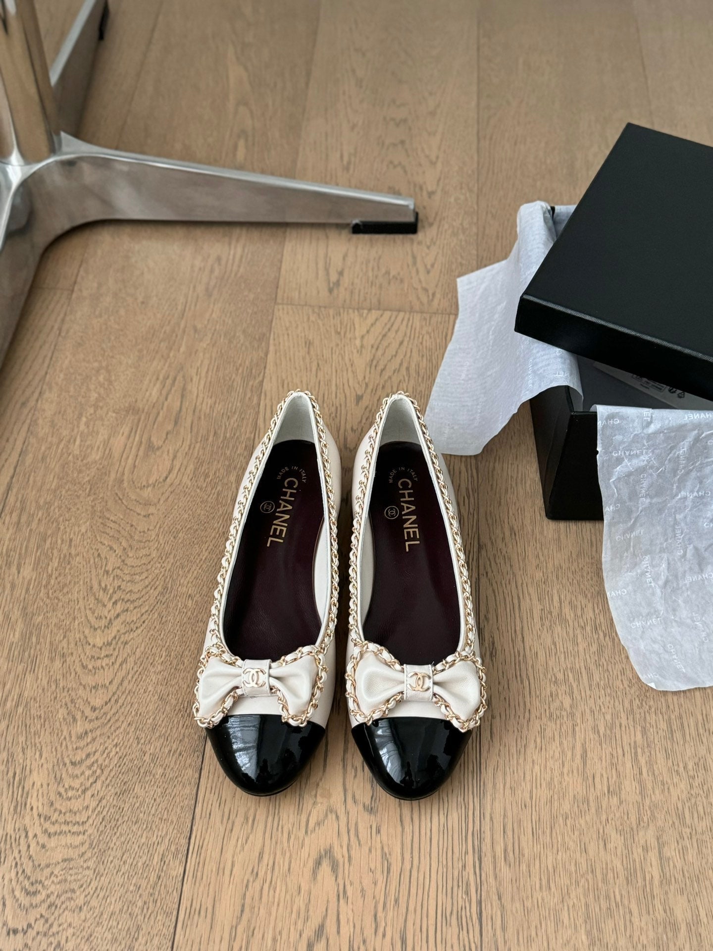CC Ballet Flats 25mm White Chain Lambskin