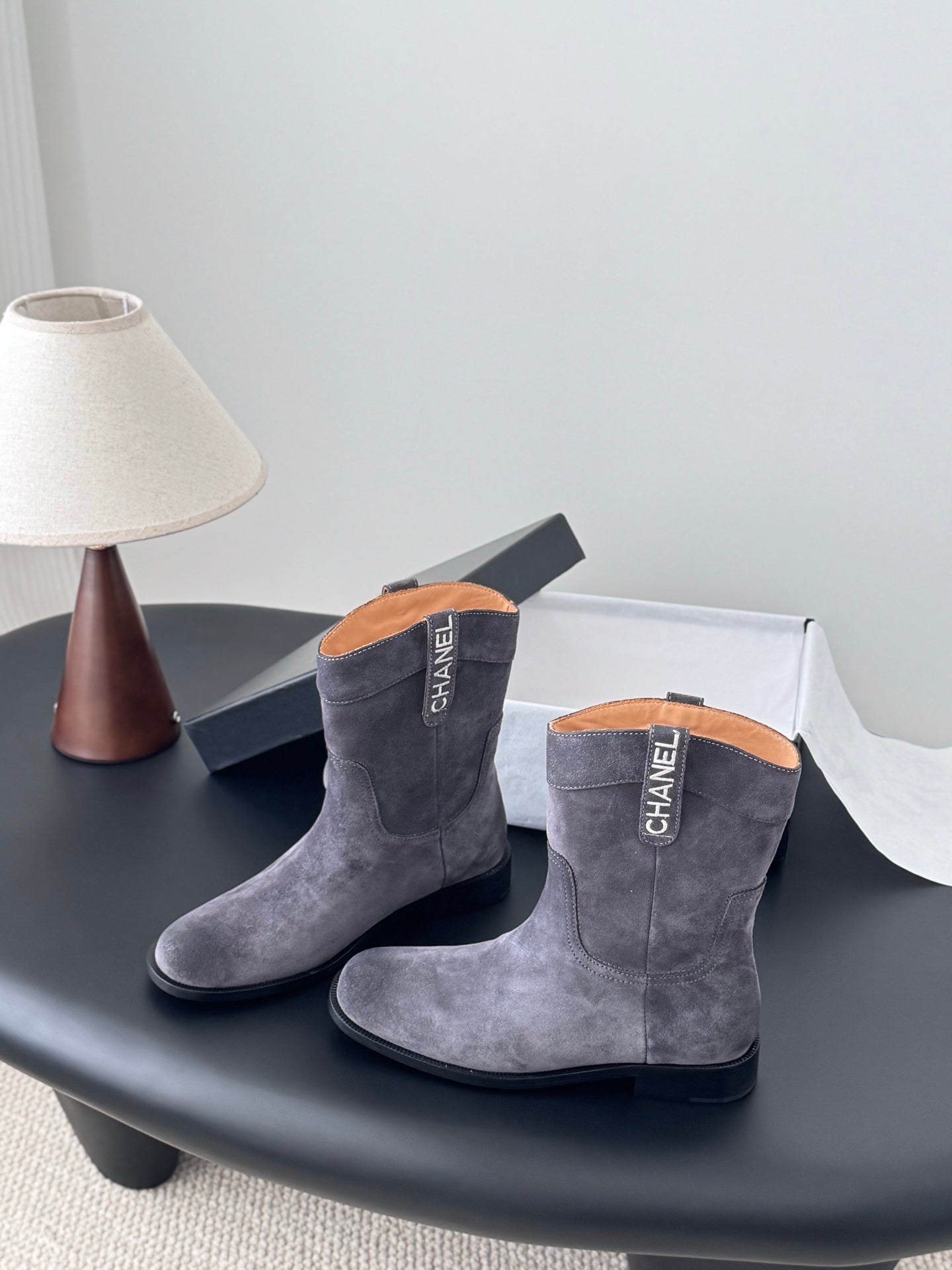 CC 25A Métiers d'Art Ankle  Boots Lavender Gray Suede 540760