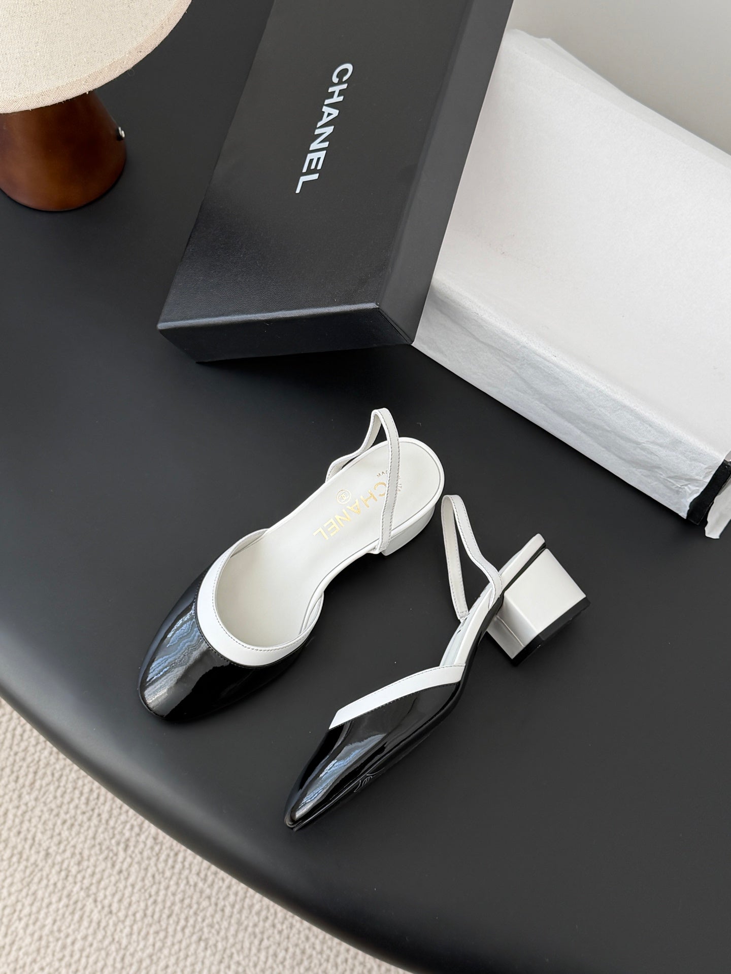 CC 26c Slingback White Black Patent Leather 605329