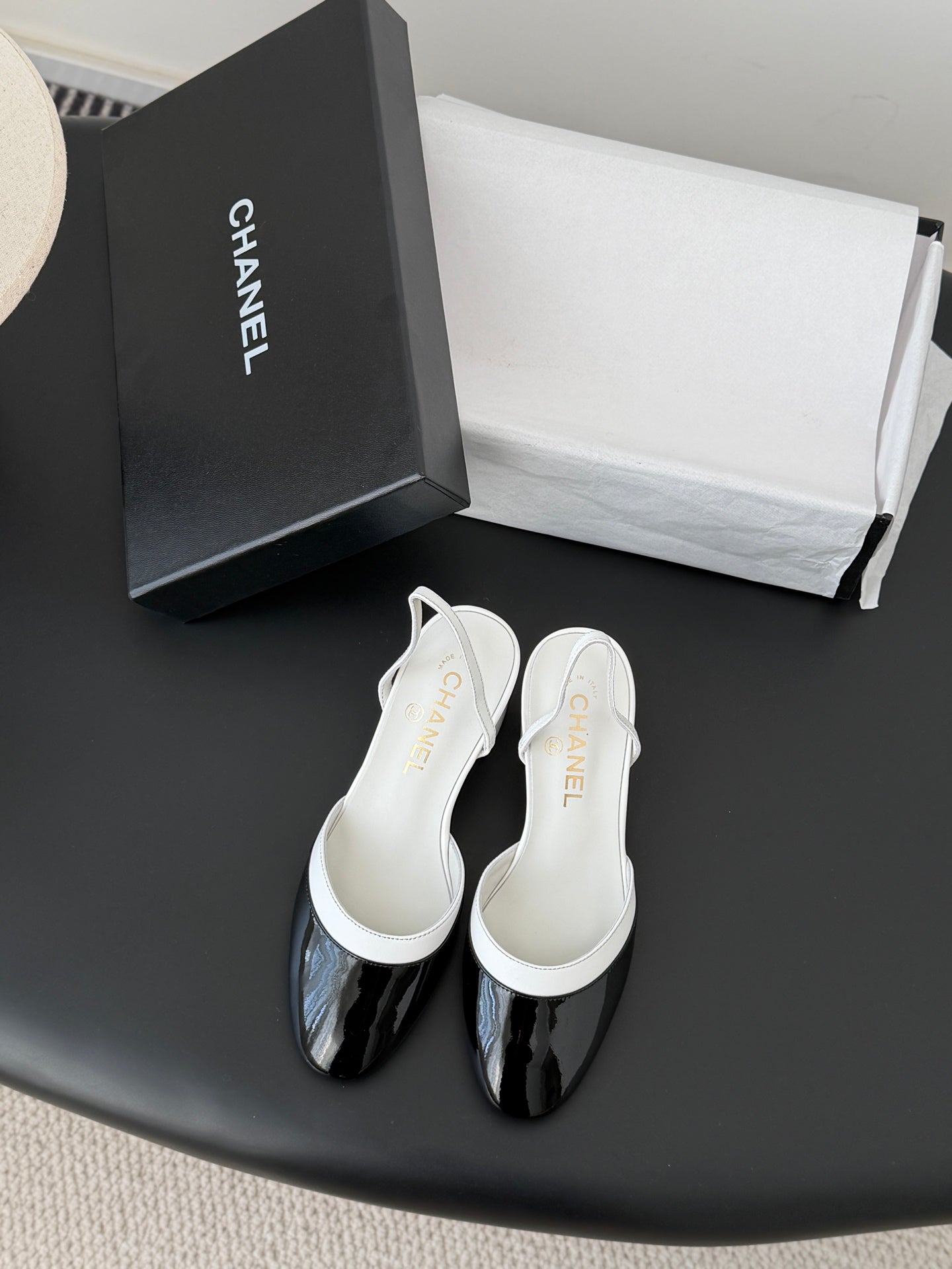 CC 26c Slingback White Black Patent Leather 605329