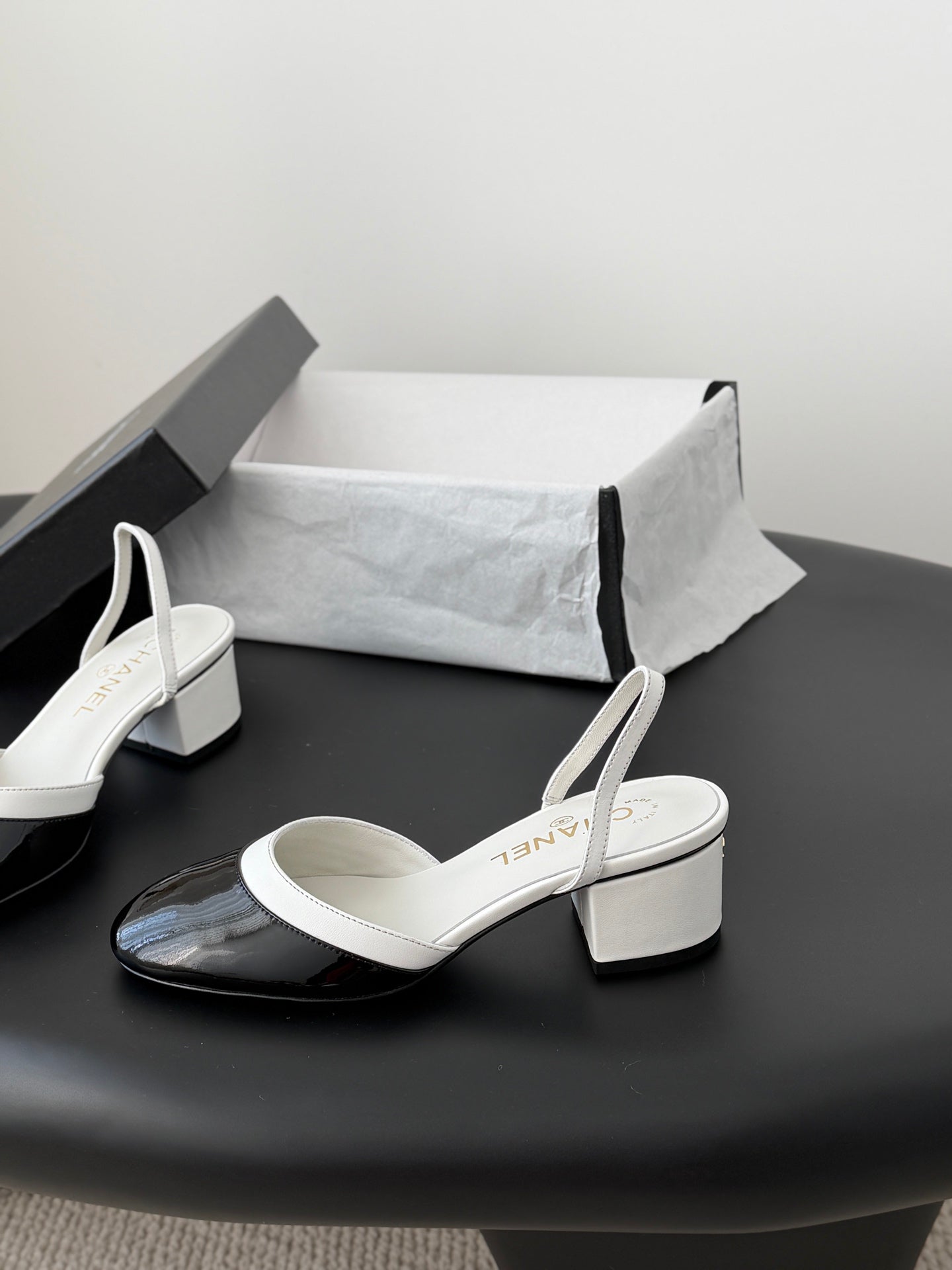 CC 26c Slingback White Black Patent Leather 605329