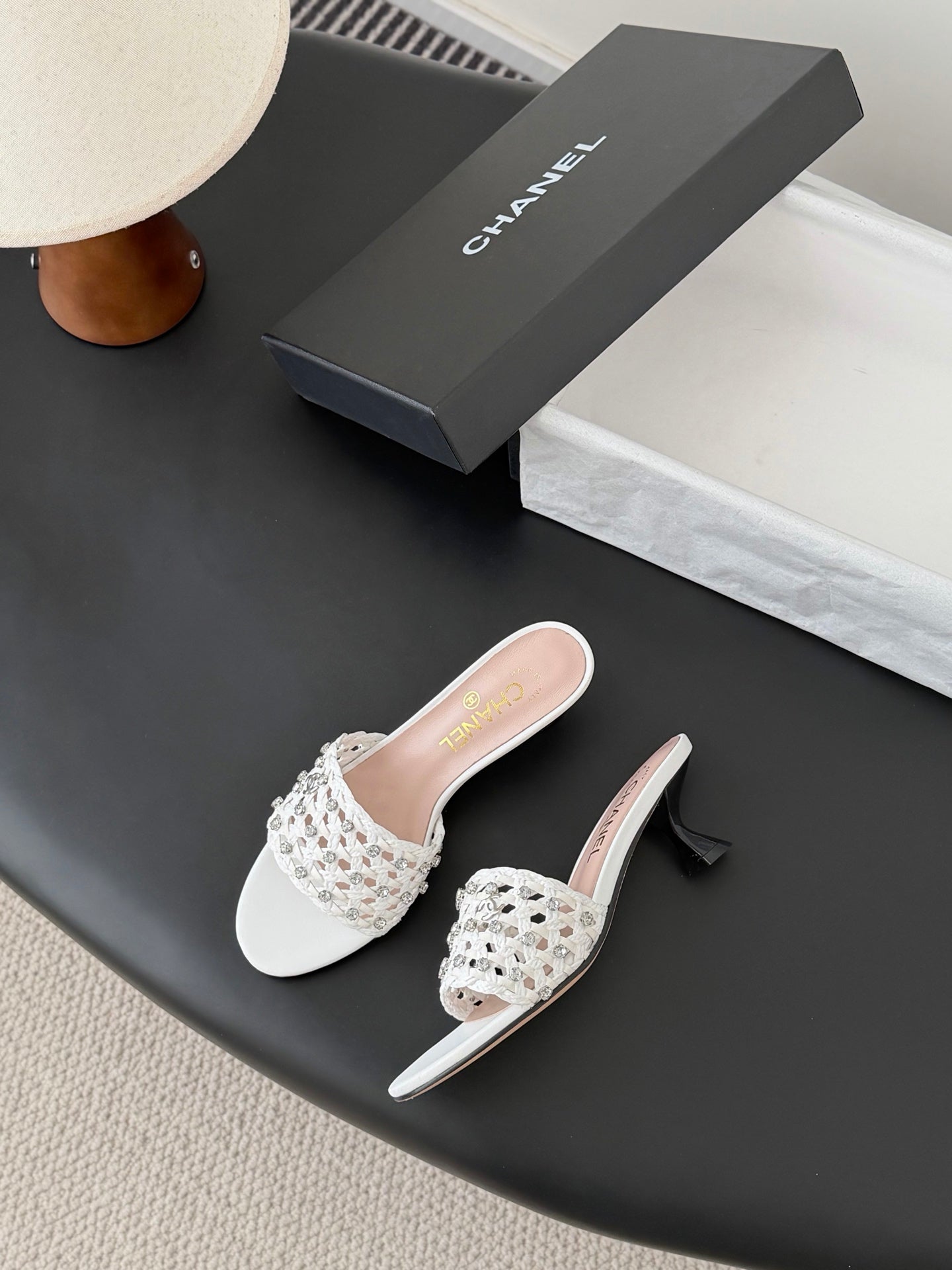 CC 26SS Sandals White Woven Lambskin 670633