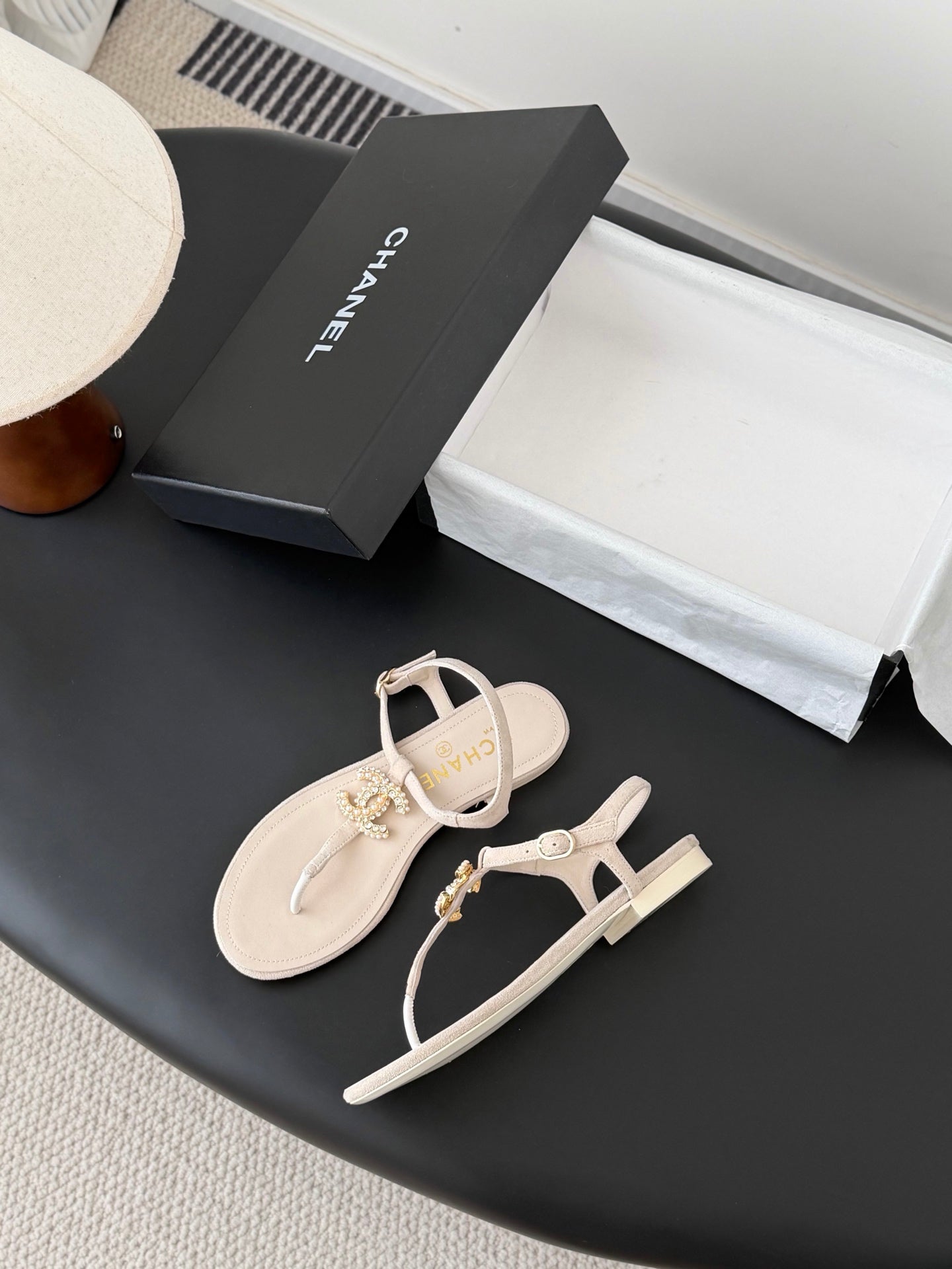 CC Strappy Sandals White Suede Sheepskin 670381