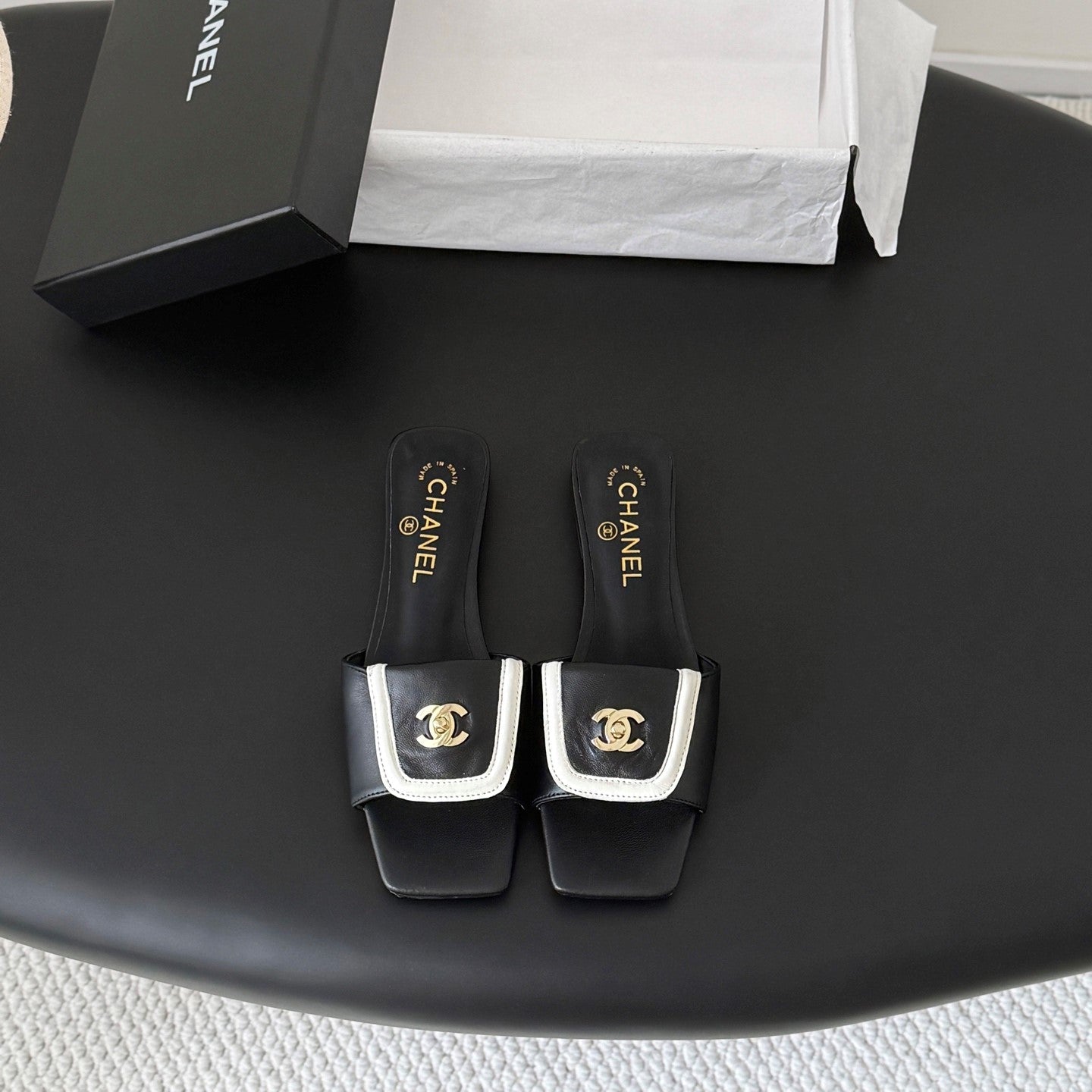 CC 26C Slippers Flat Black Whide Sheepskin 717805