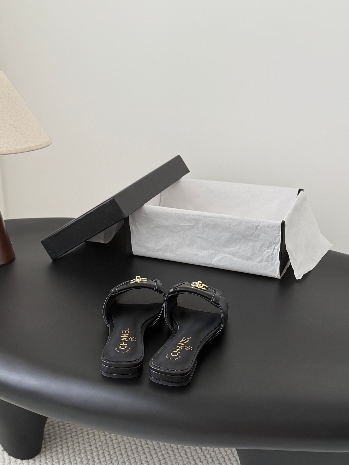 CC 26C Slippers Flat Black Sheepskin 717807