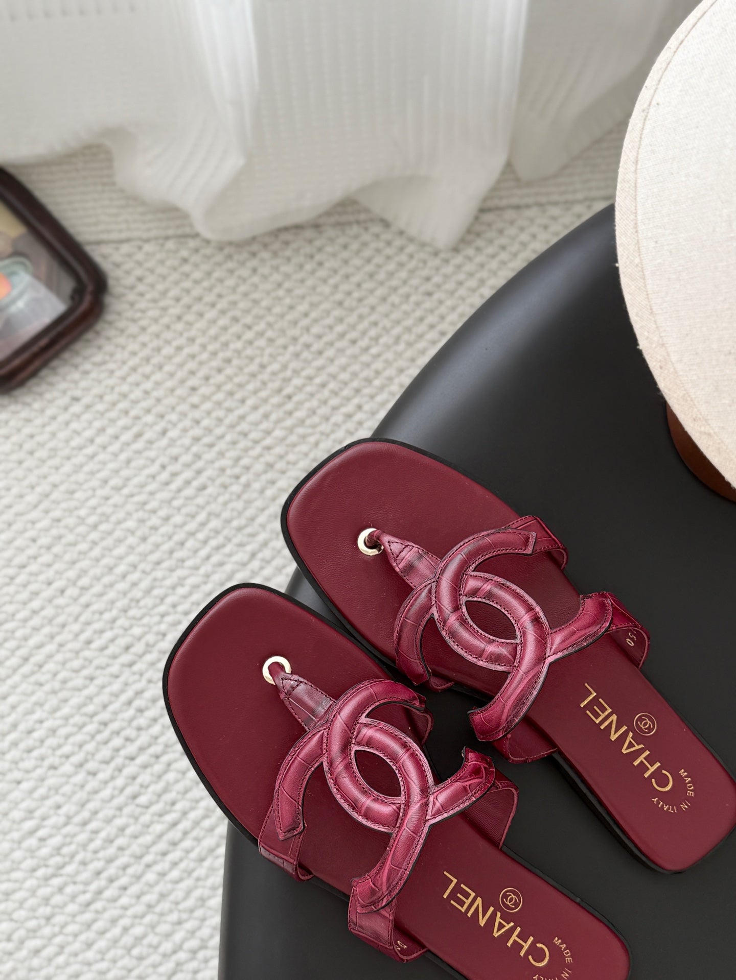 CC 26s Flip-Flops Burgundy Lambskin 761300