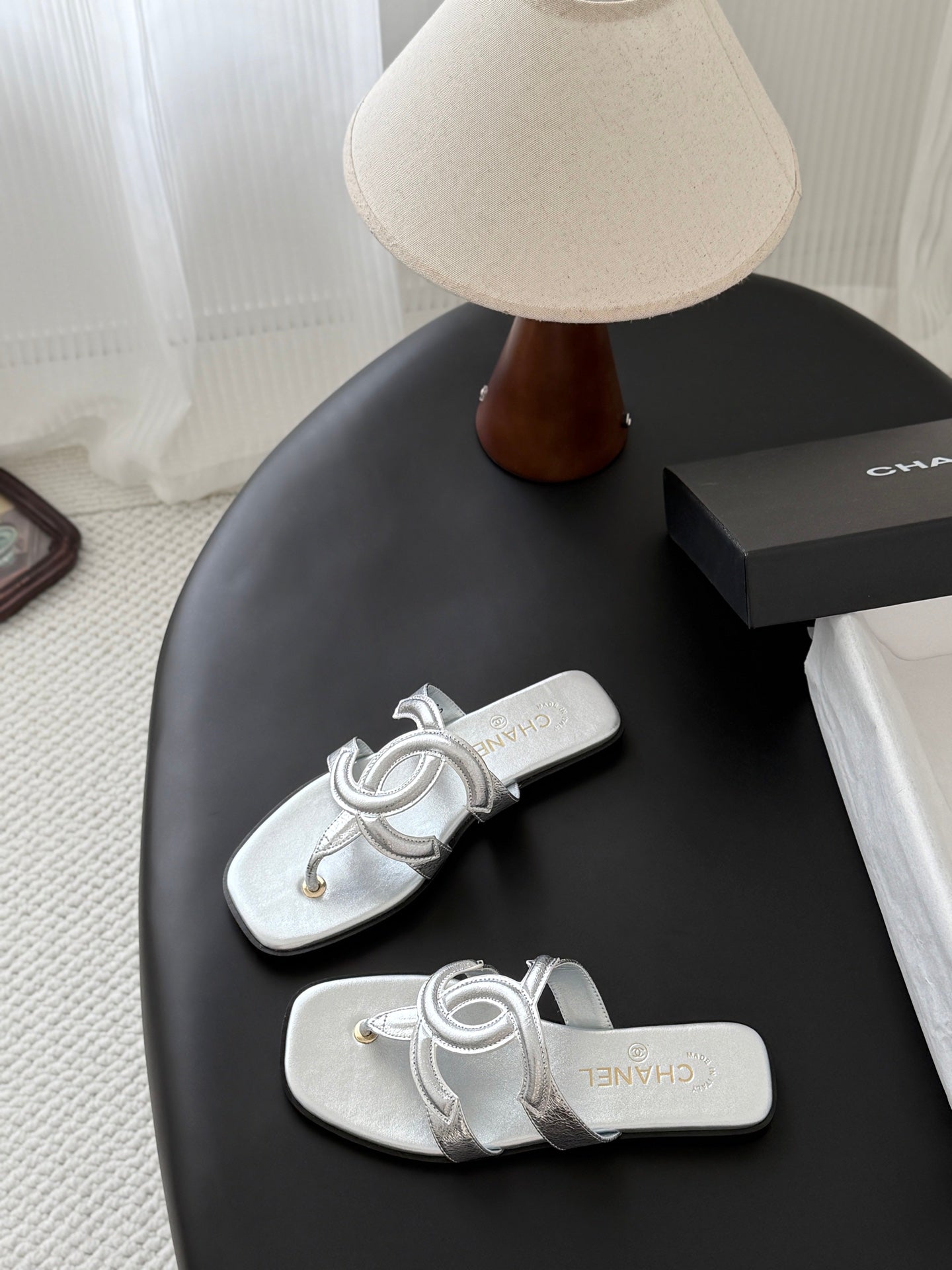 CC 26s Flip-Flops Sliver Lambskin 761301