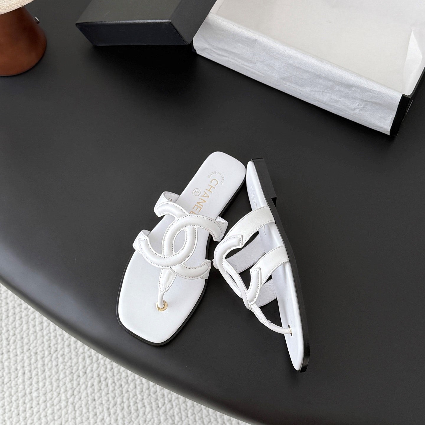 CC 26s Flip-Flops White Lambskin 761302
