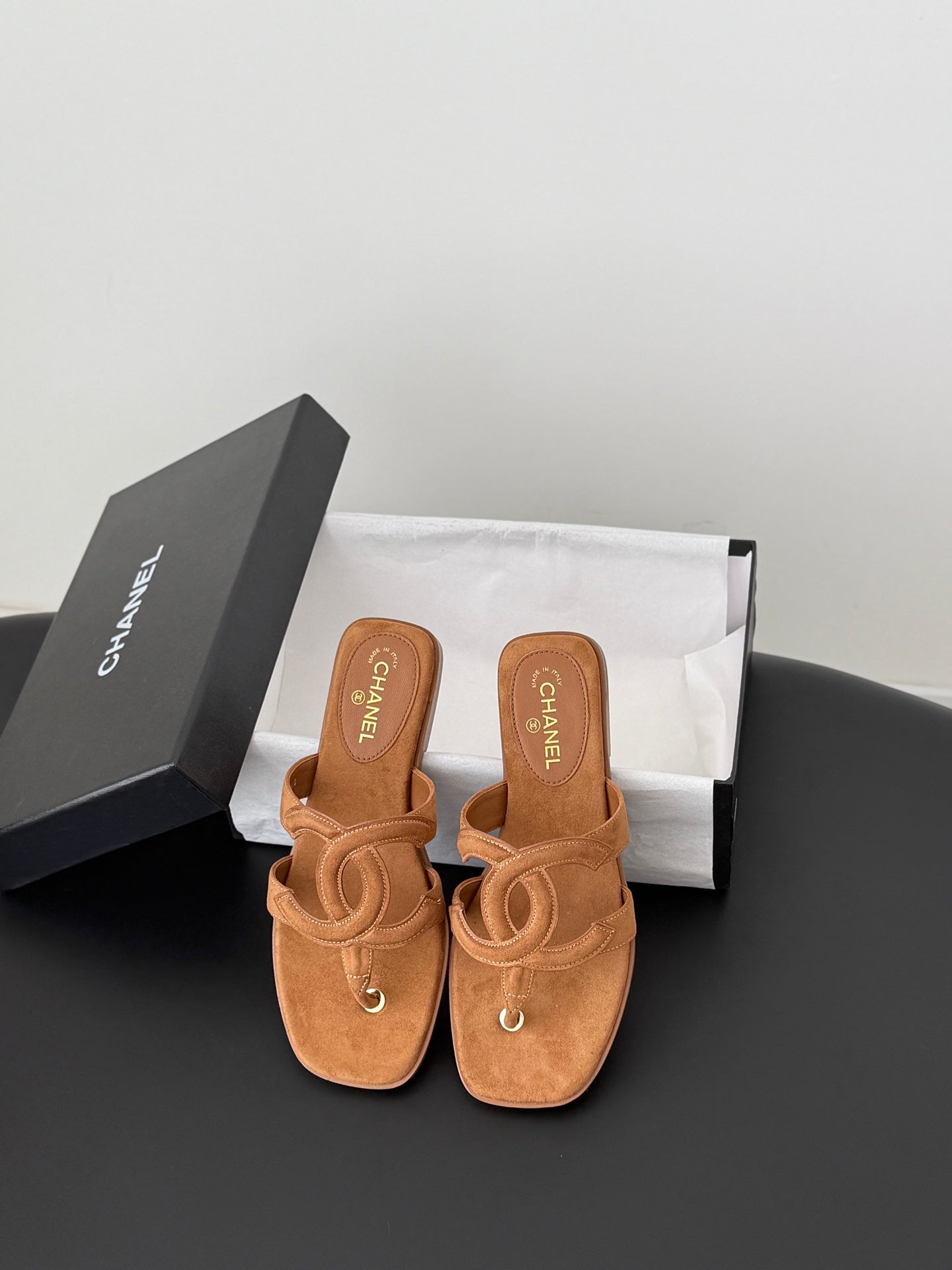 CC 26s Flip-Flops Light Brown Suede 761303