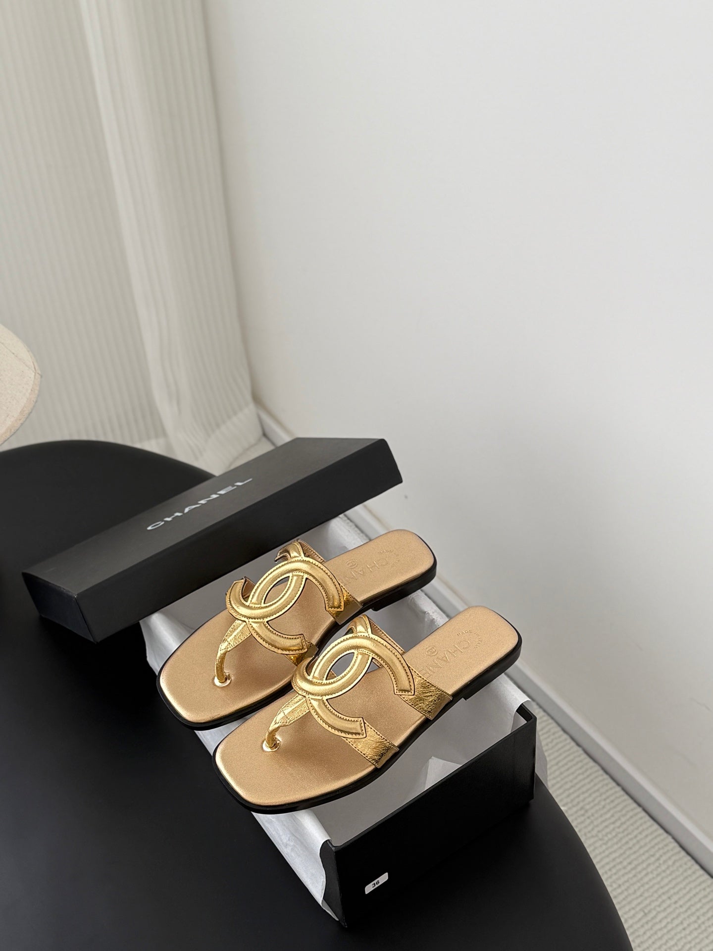 CC 26s Flip-Flops Gold Lambskin 761304