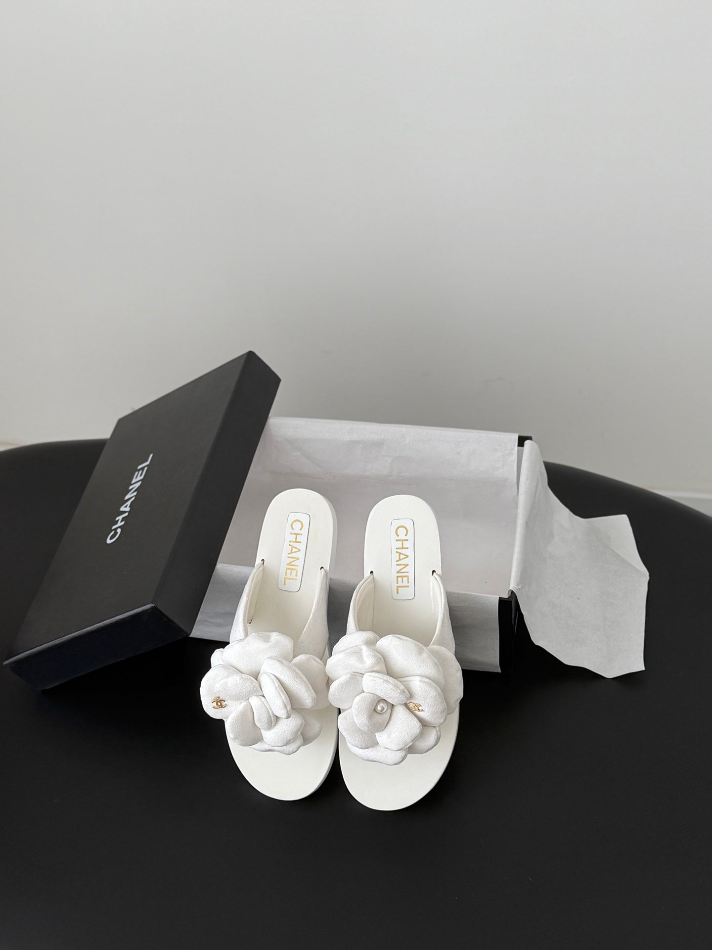 CC 26K Camellia Slippers White Suede 914835