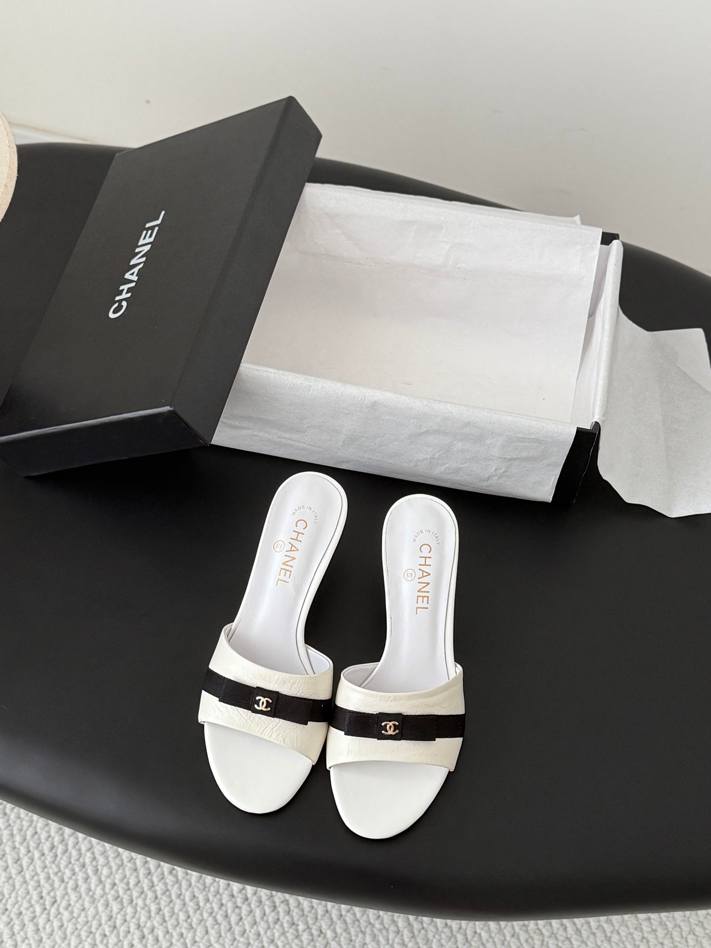 CC 26s Slippers Black White Fabric Leather 914930