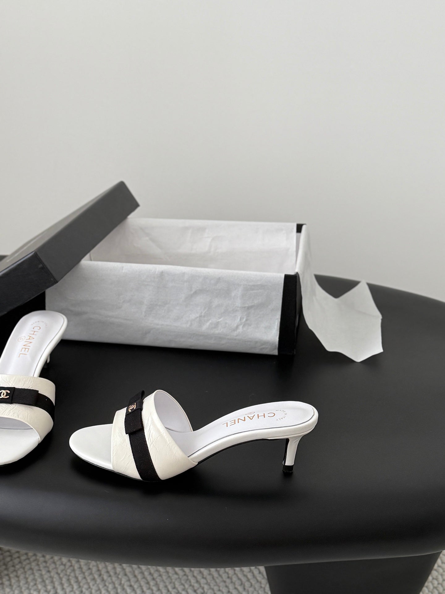 CC 26s Slippers Black White Fabric Leather 914930