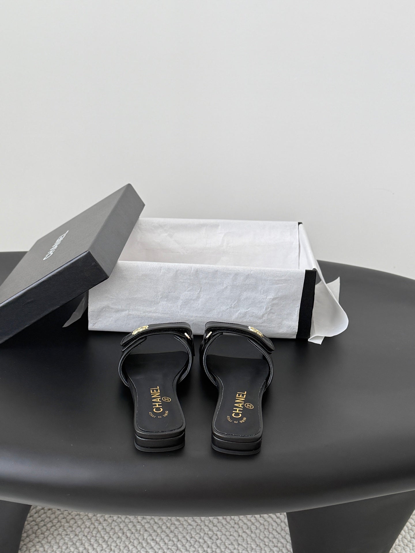 CC 26s Buckle Slippers Black Leather 829744