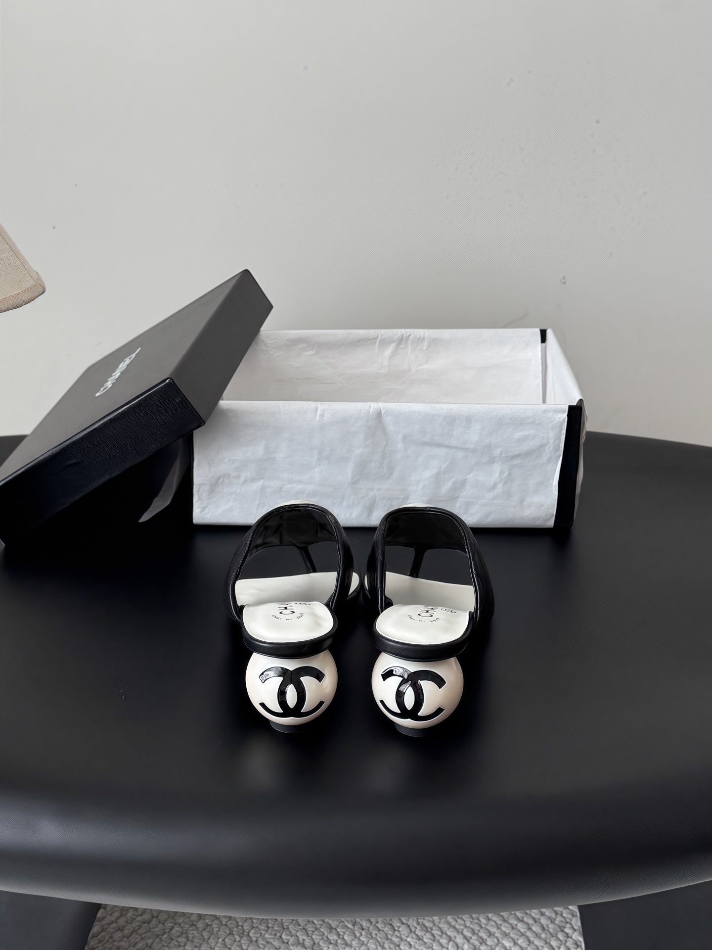 CC 26s Thong Sandals Spherical Heel Black Sheepskin 964991