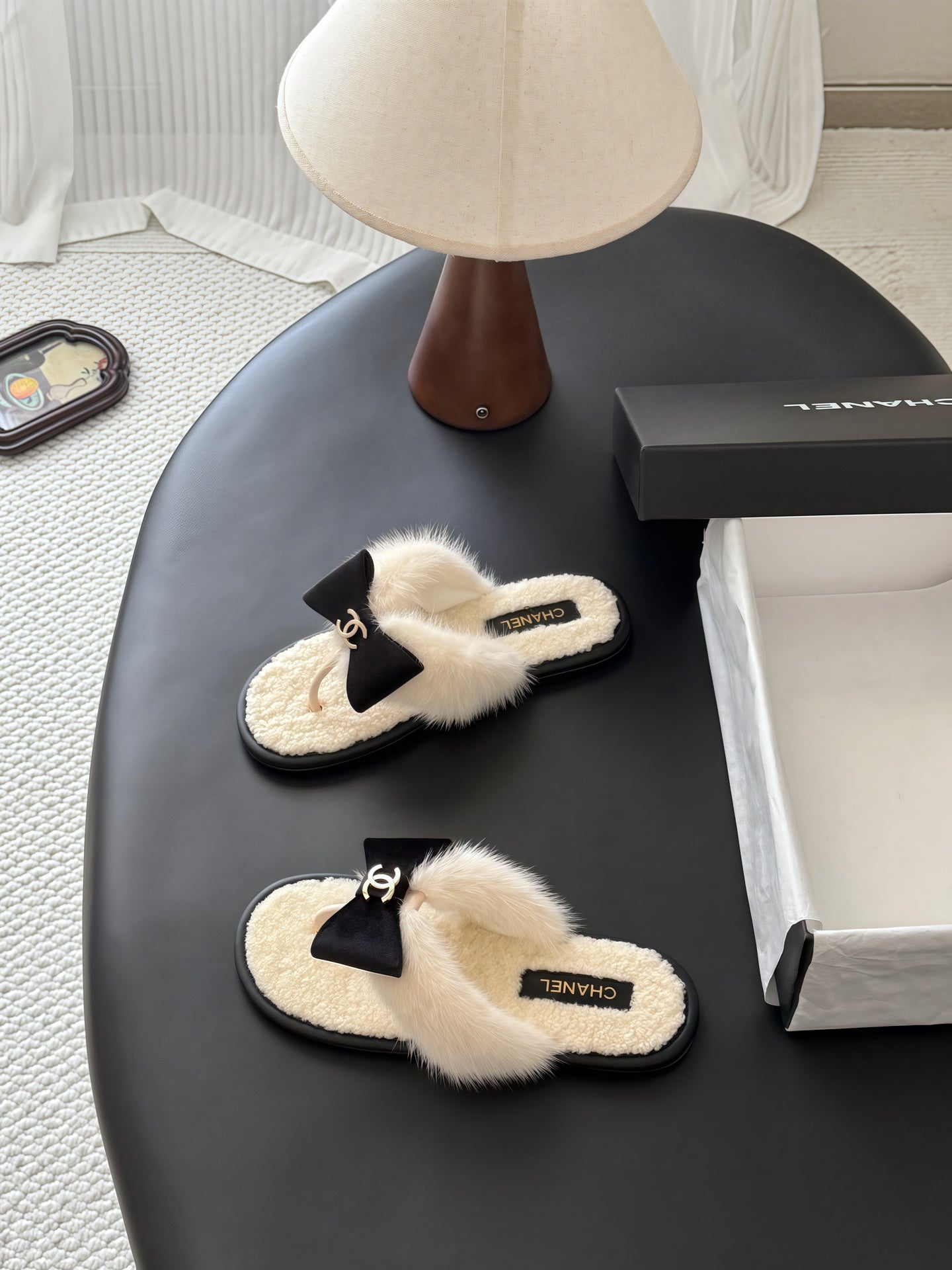 CC 26s Bowknot Thong Sandals Cream Furry Shearing 969672